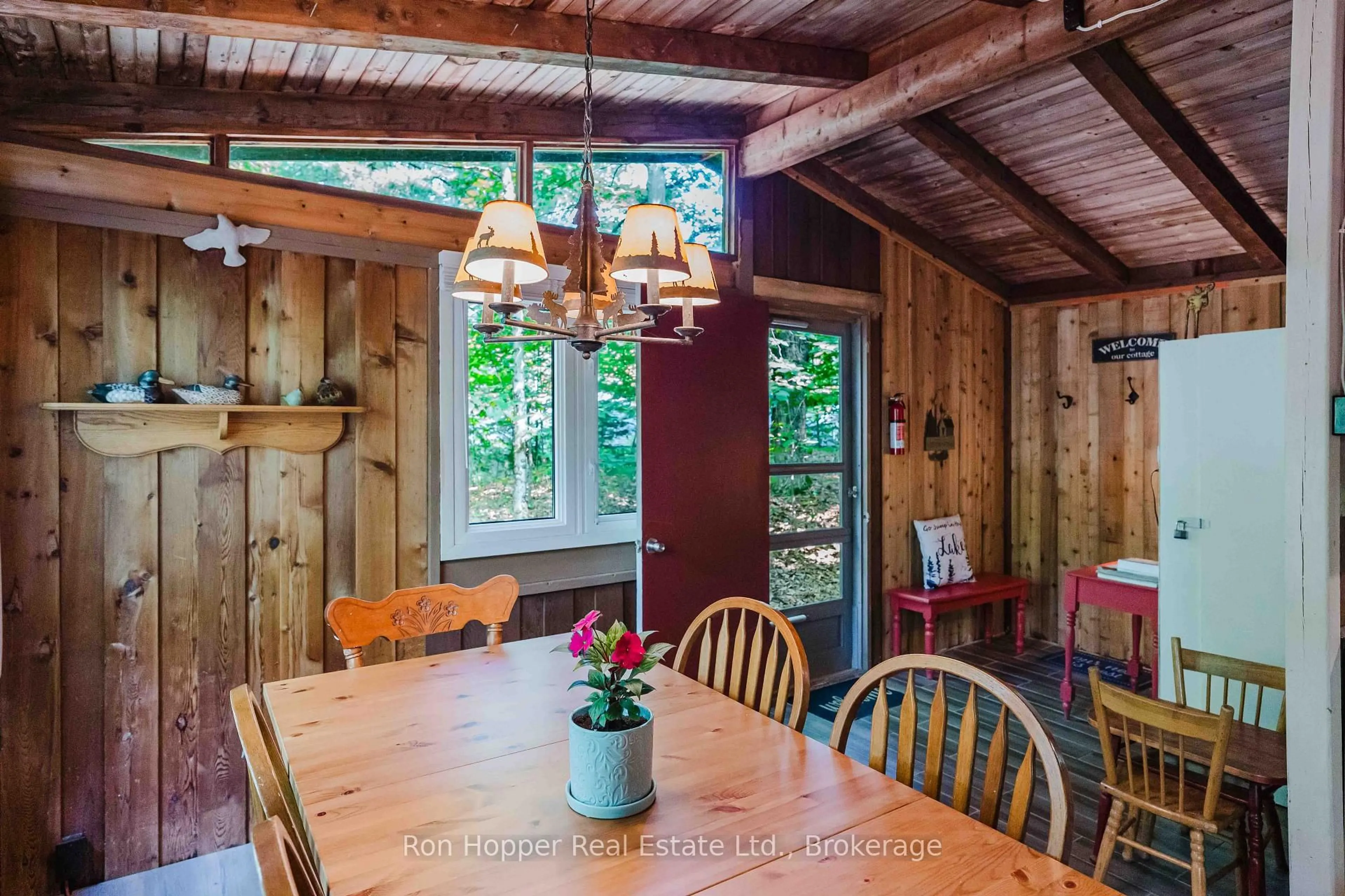Dining room, wood/laminate floor for 15 Burton Cres, South Bruce Peninsula Ontario N0H 2G0