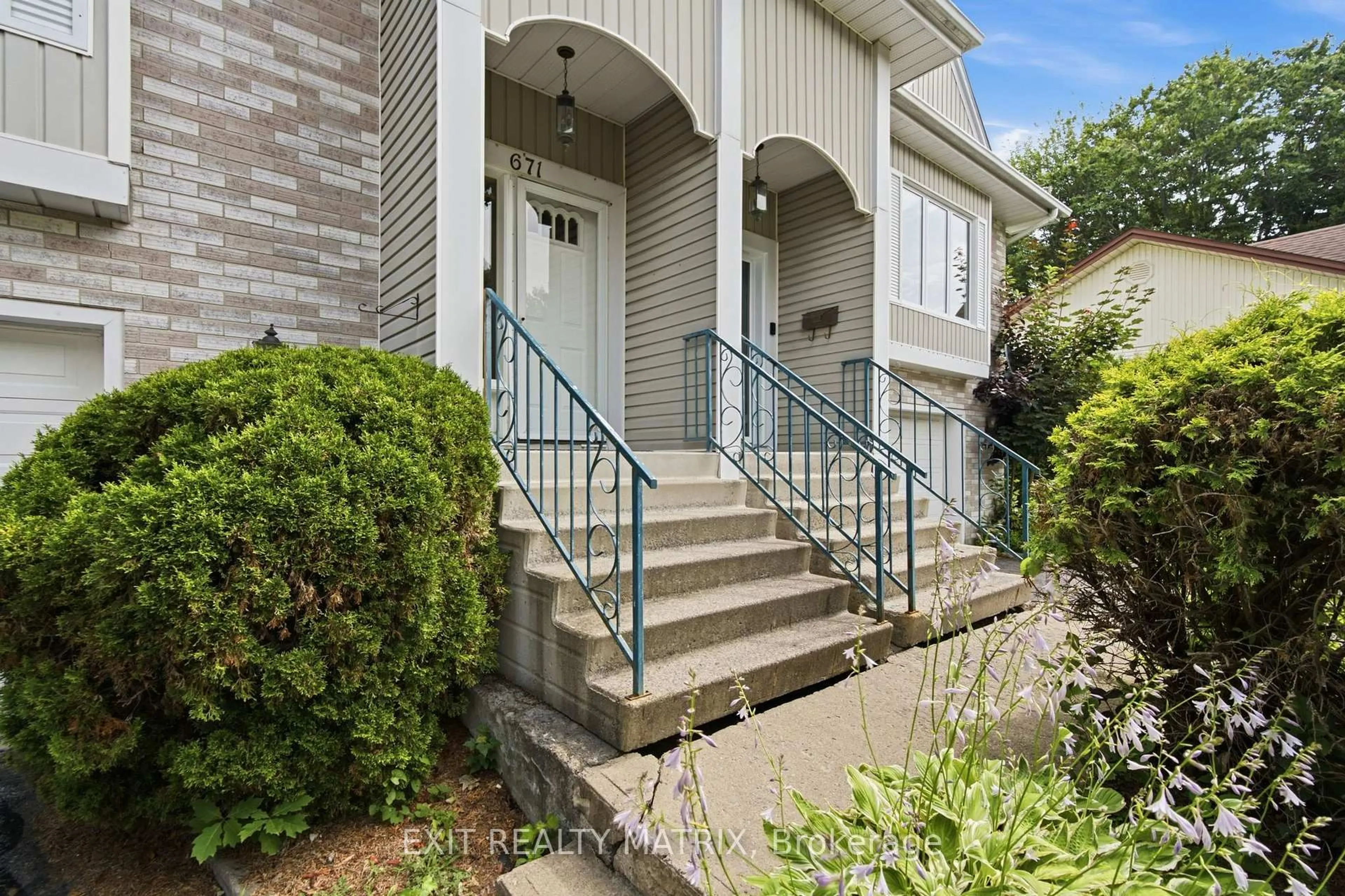 Unknown for 671 Berthiaume St, Hawkesbury Ontario K6A 3M1