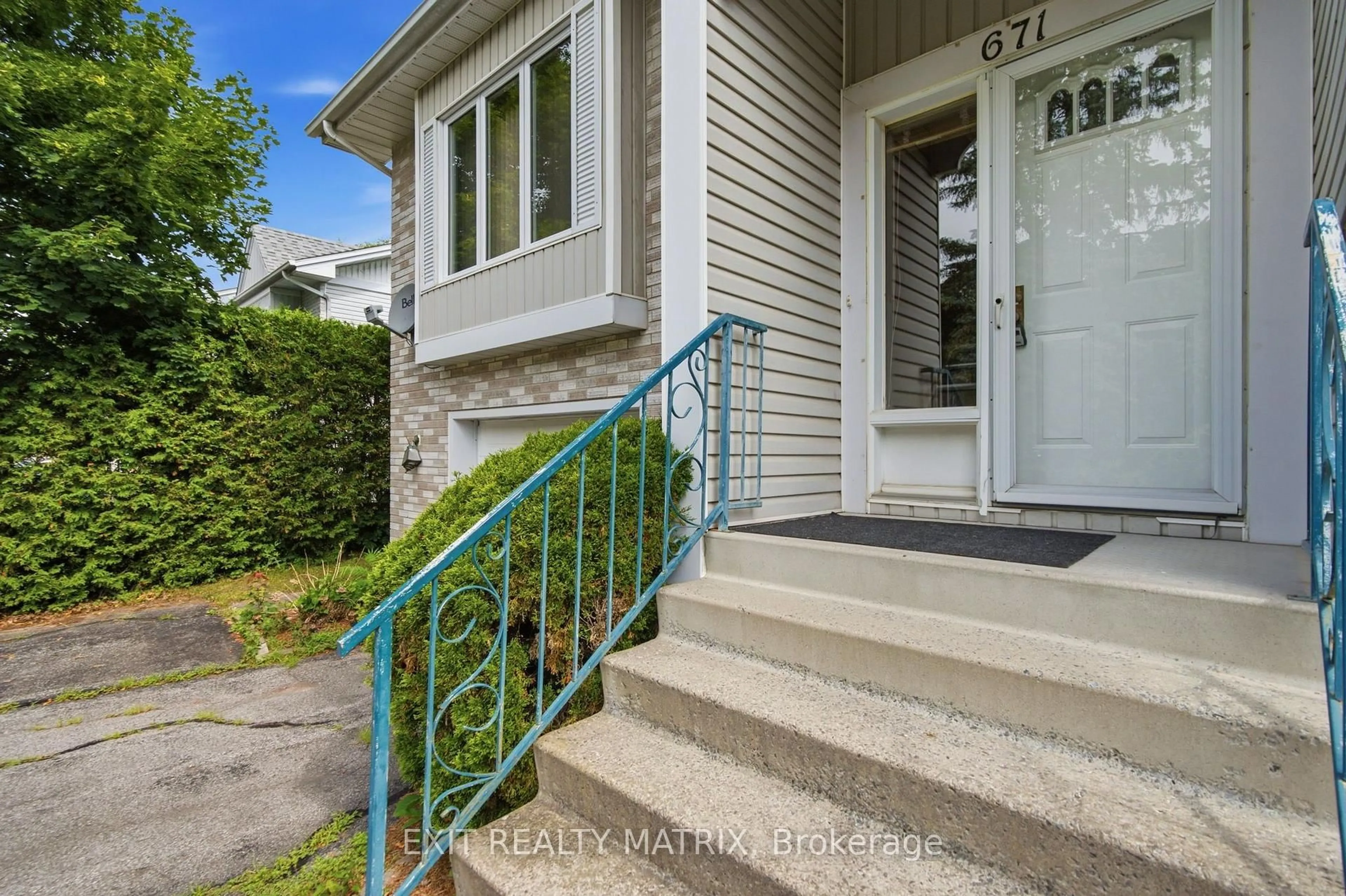Unknown for 671 Berthiaume St, Hawkesbury Ontario K6A 3M1