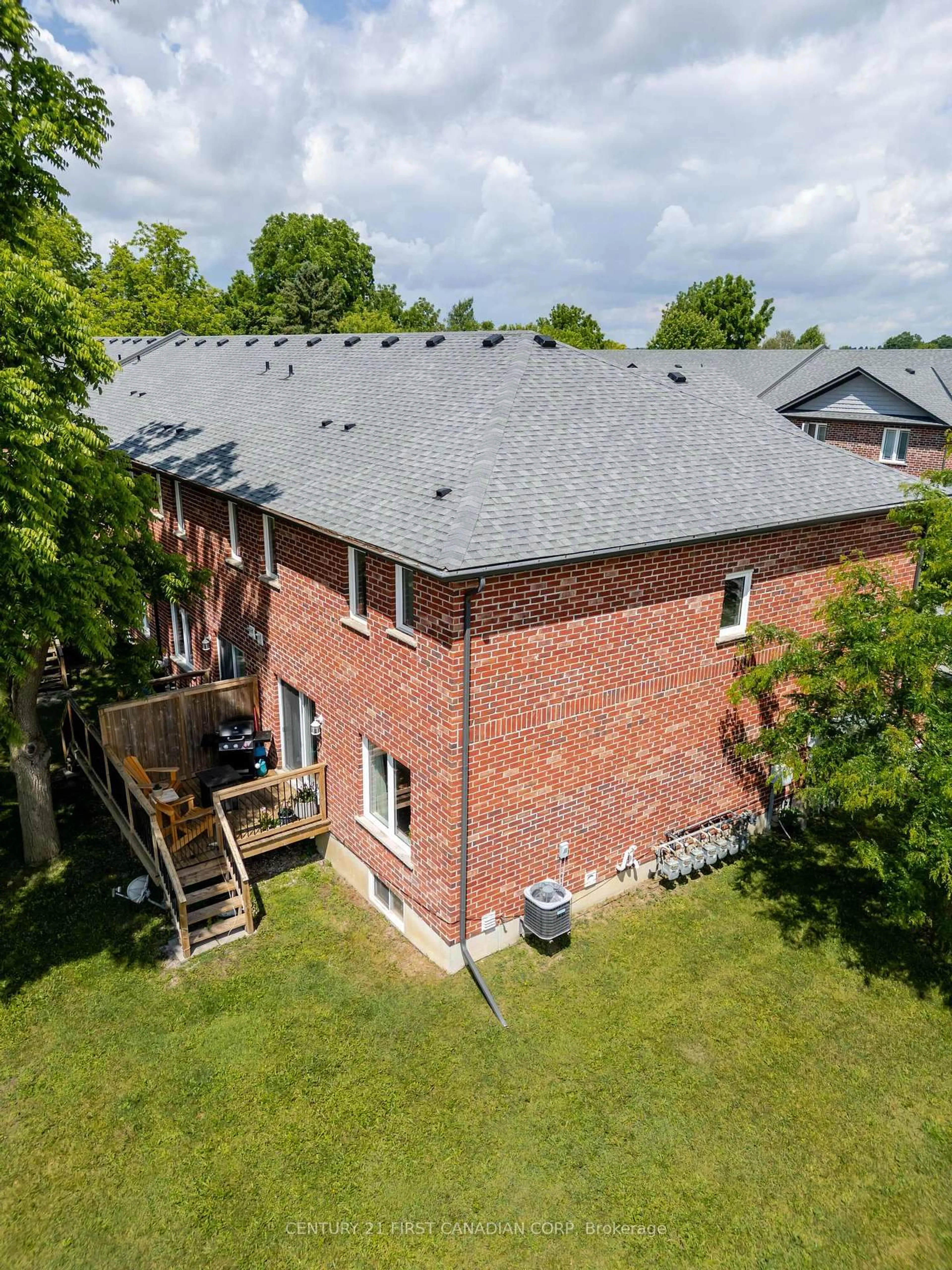 A pic from outside/outdoor area/front of a property/back of a property/a pic from drone, building for 292 Falcon Dr #14, Woodstock Ontario N4T 0C1