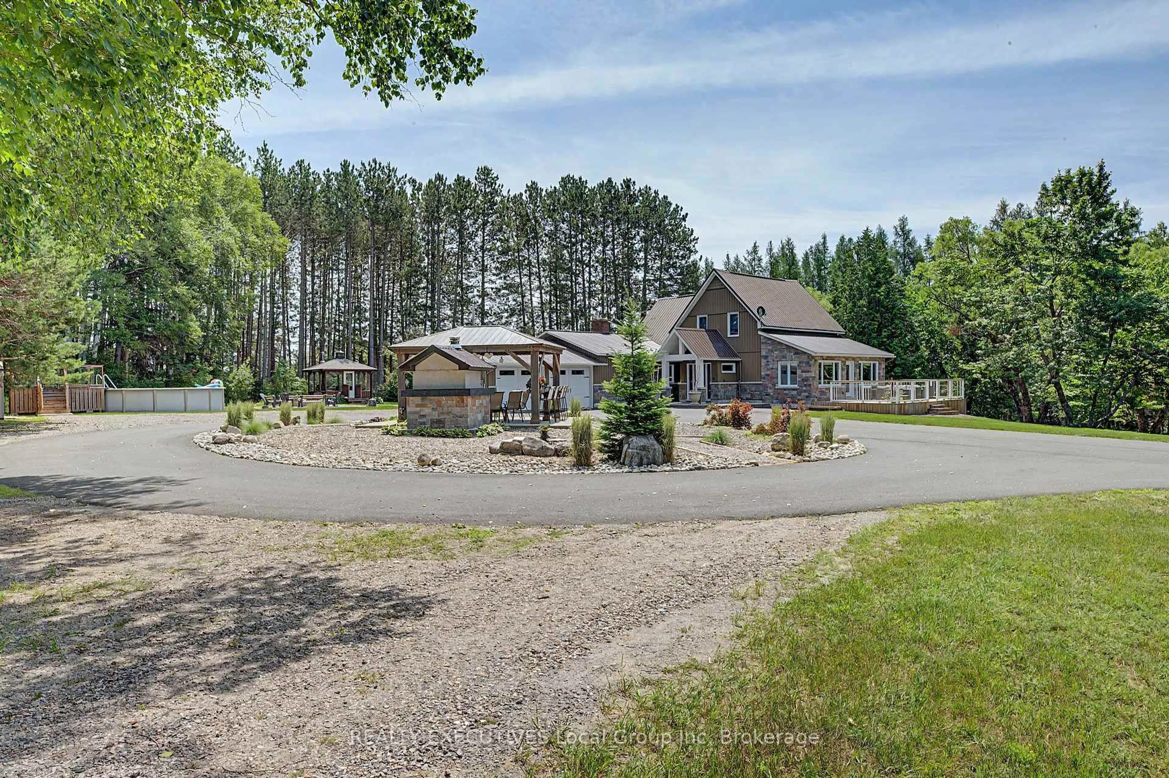 A pic from outside/outdoor area/front of a property/back of a property/a pic from drone, mountain view for 54 CHADBOURNE Dr, North Bay Ontario P1B 8G2