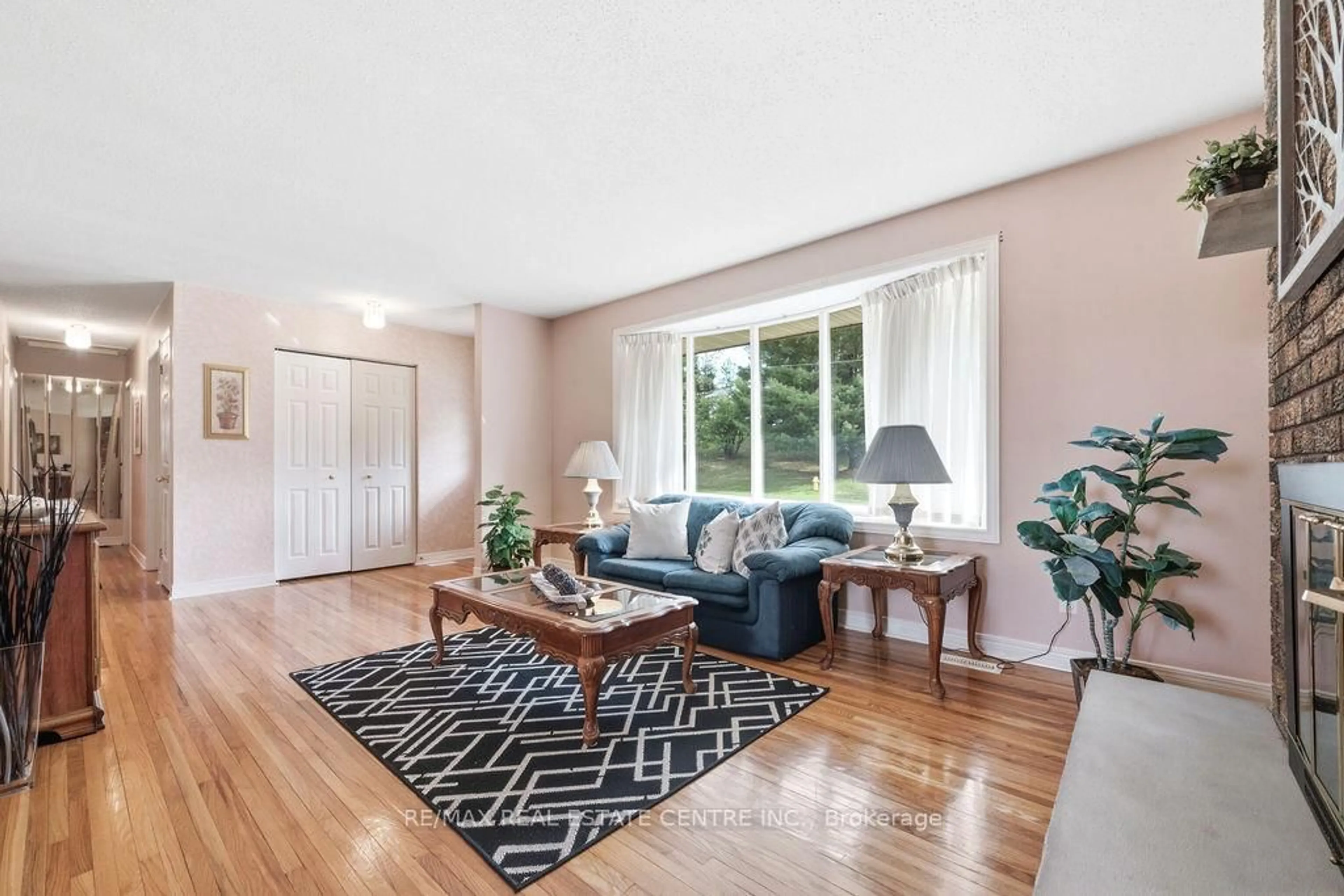 Living room with furniture, wood/laminate floor for 633 Birch St, Petawawa Ontario K8A 7K7