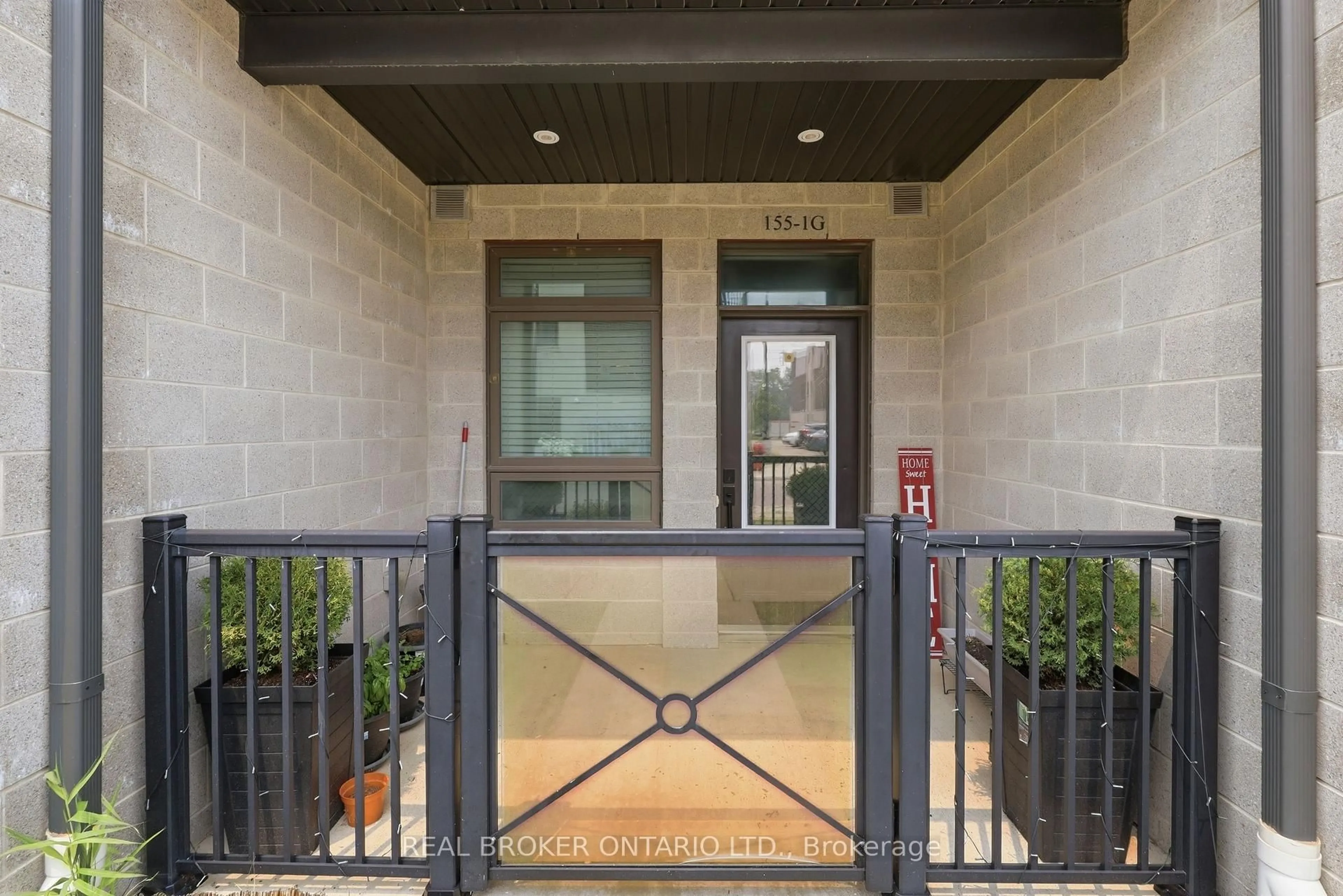 Indoor entryway for 155 Thomas Slee Dr #1 G, Kitchener Ontario N2P 2X5