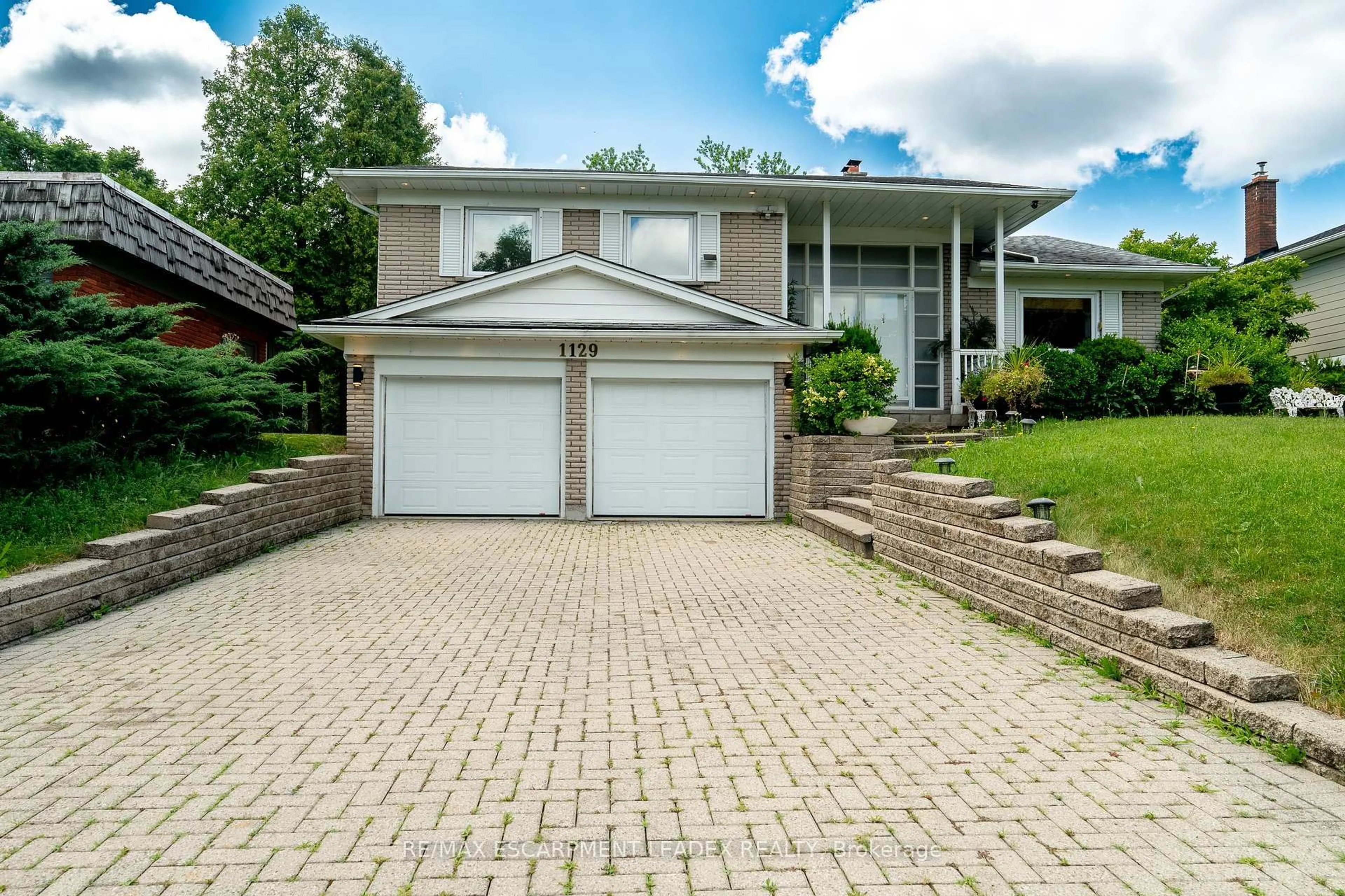 Home with brick exterior material, street for 1129 SCENIC Dr, Hamilton Ontario L9C 1H8