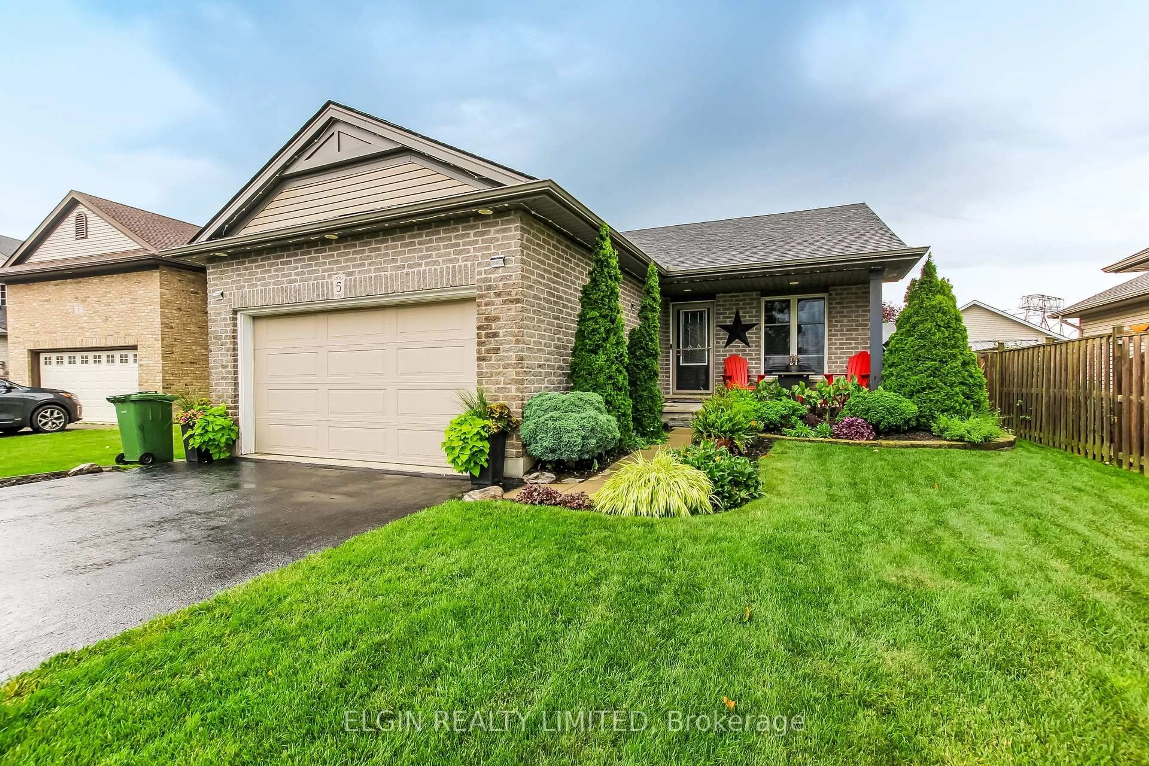 Home with brick exterior material, street for 5 Hawthorn Crt, St. Thomas Ontario N5P 0A1