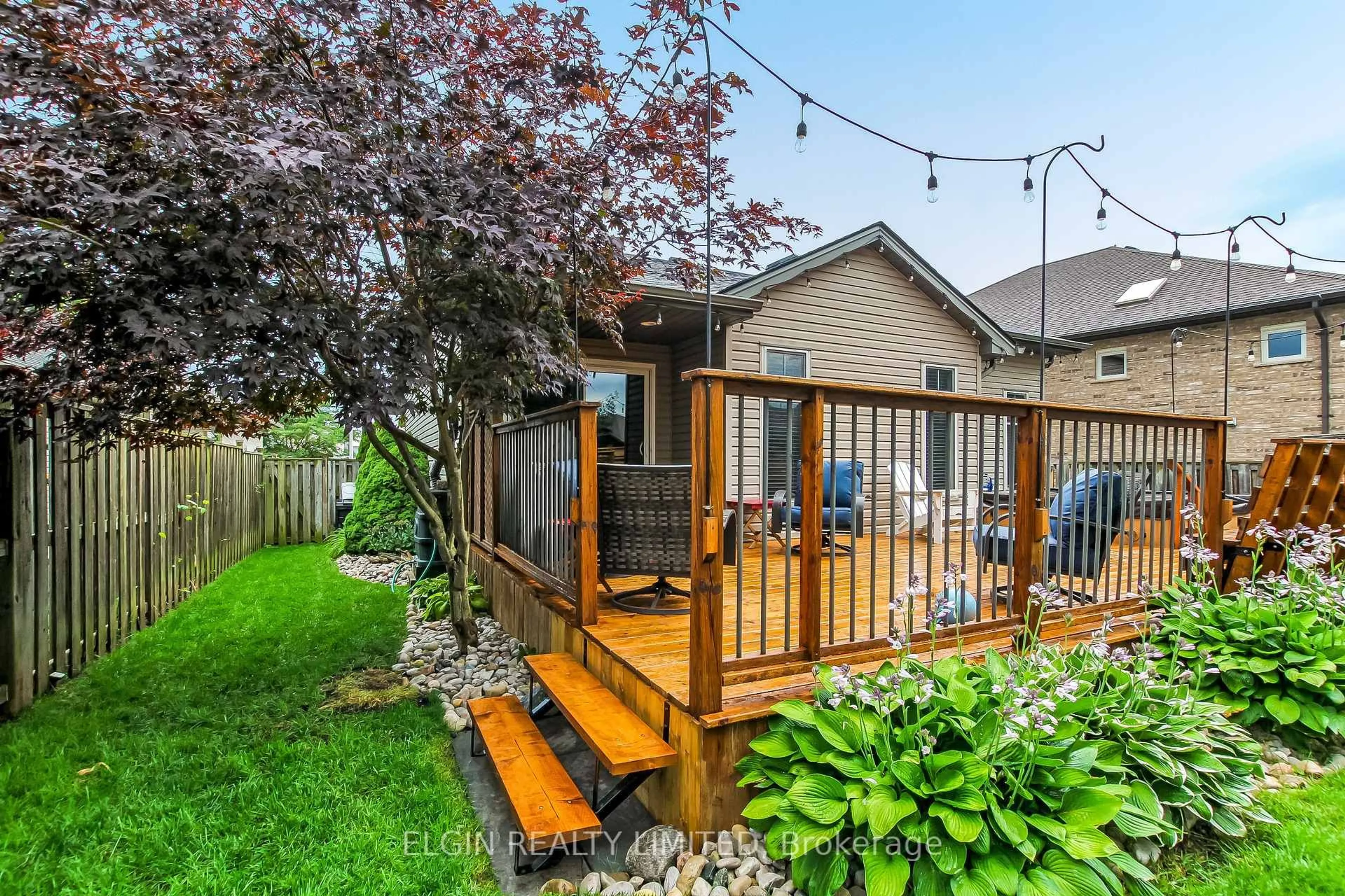 Patio, street for 5 Hawthorn Crt, St. Thomas Ontario N5P 0A1