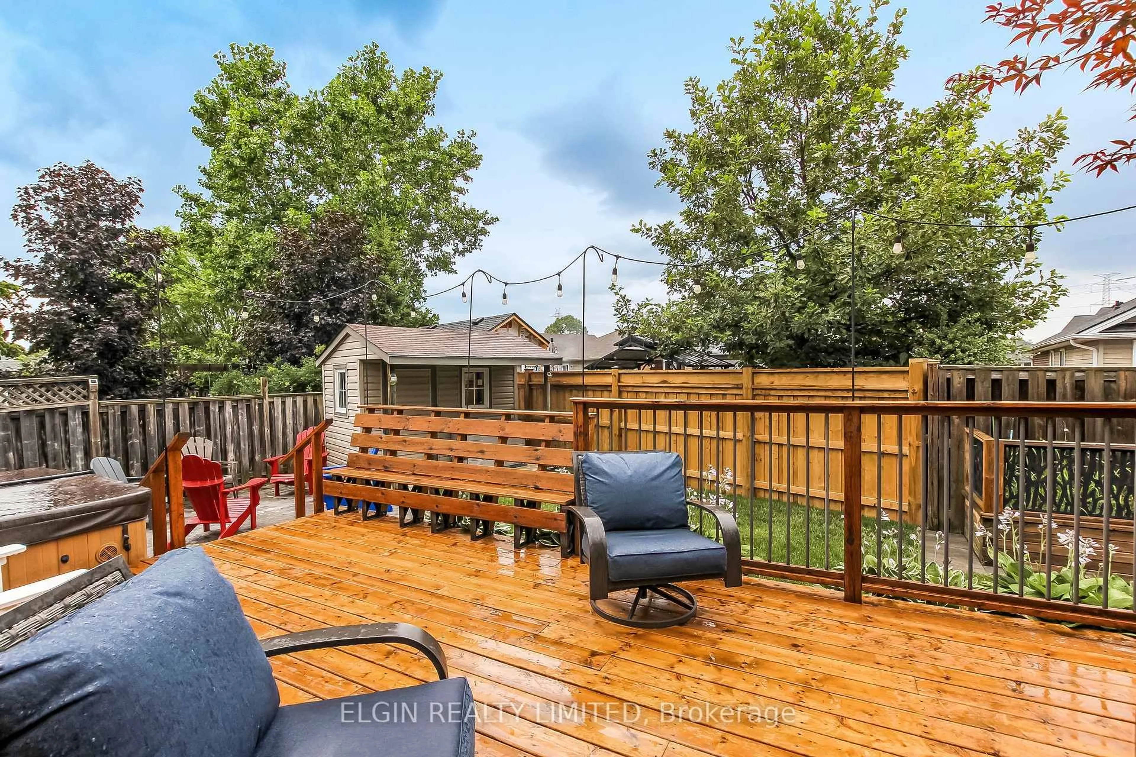 Patio, water/lake/river/ocean view for 5 Hawthorn Crt, St. Thomas Ontario N5P 0A1