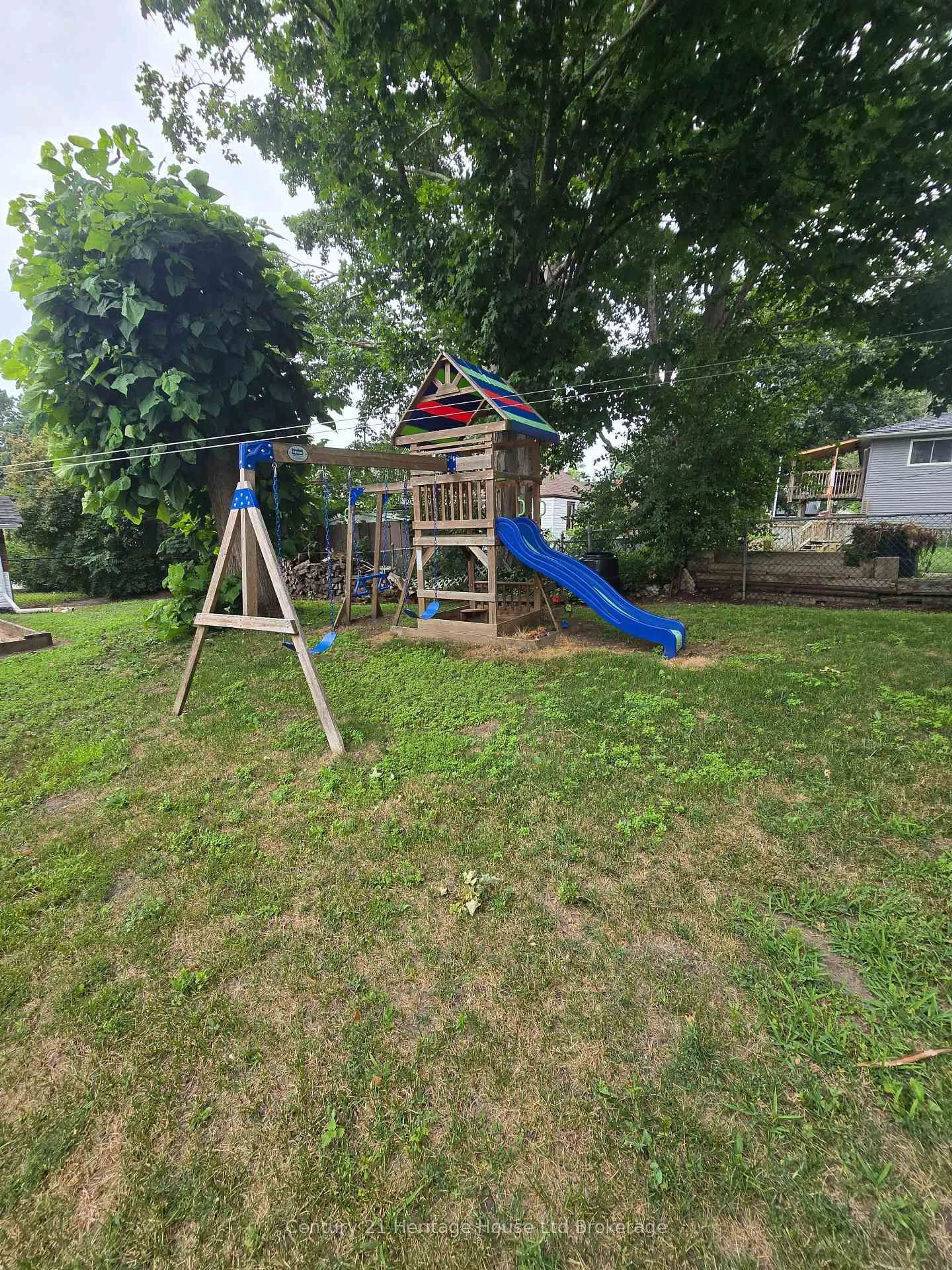 Blurry image for 152 Charles St, Ingersoll Ontario N5C 1K2