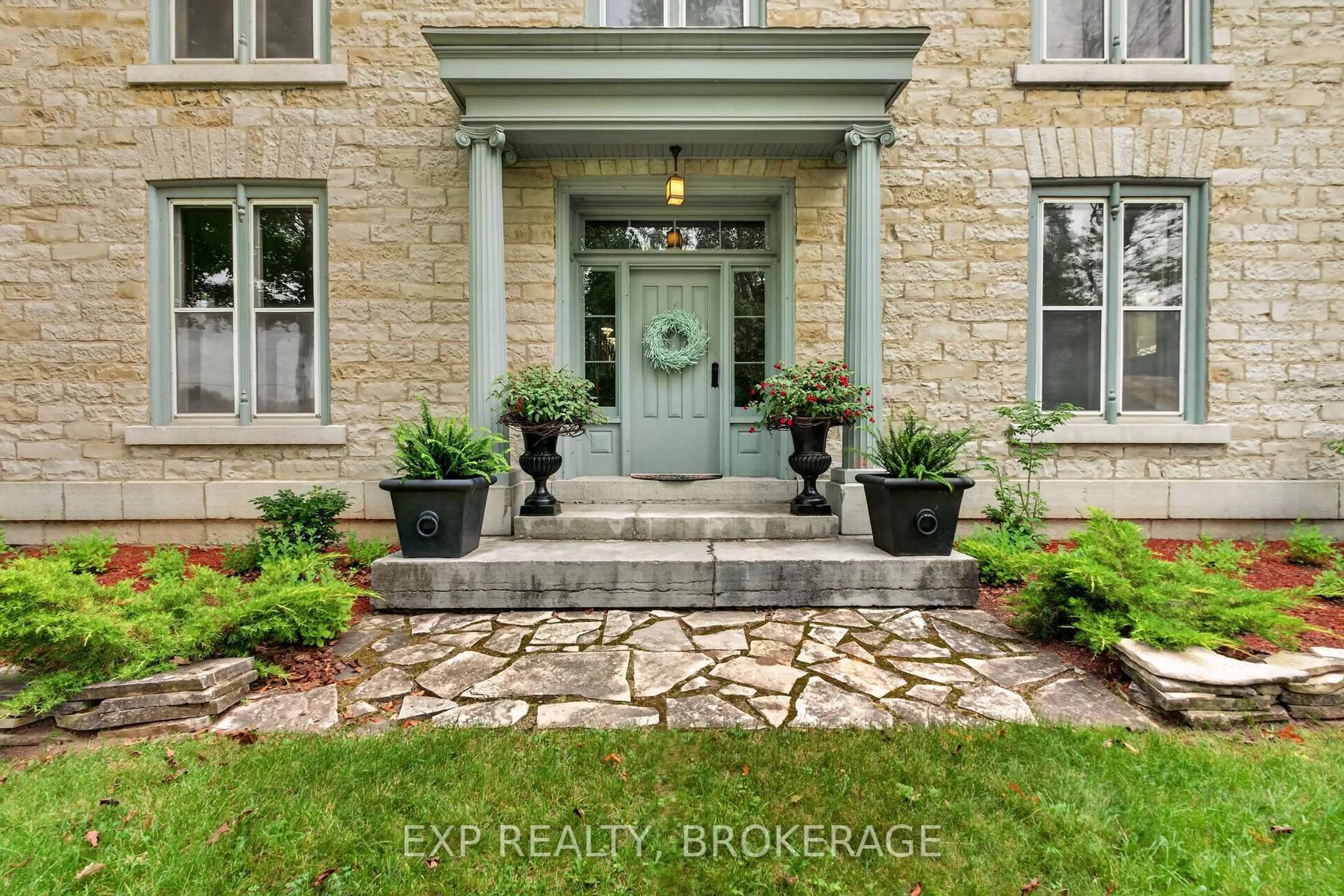 Indoor entryway for 316 & 310 COLEBROOK Rd, Yarker Ontario K0K 3N0