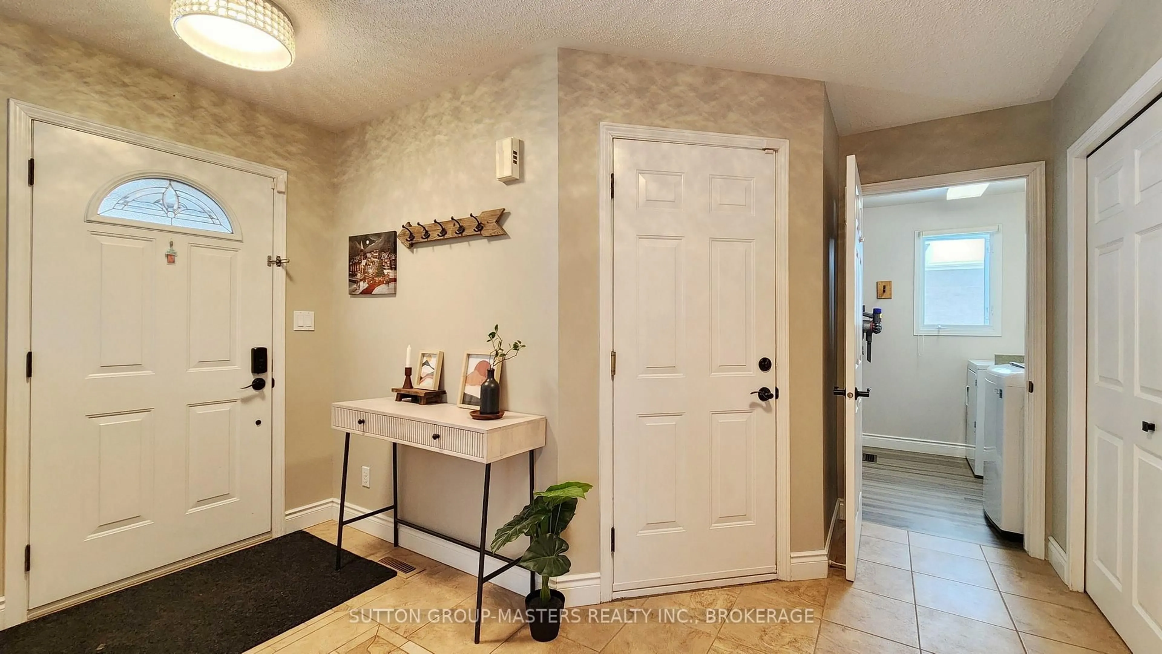 Indoor entryway for 178 Langfield St, Kingston Ontario K7P 3J3