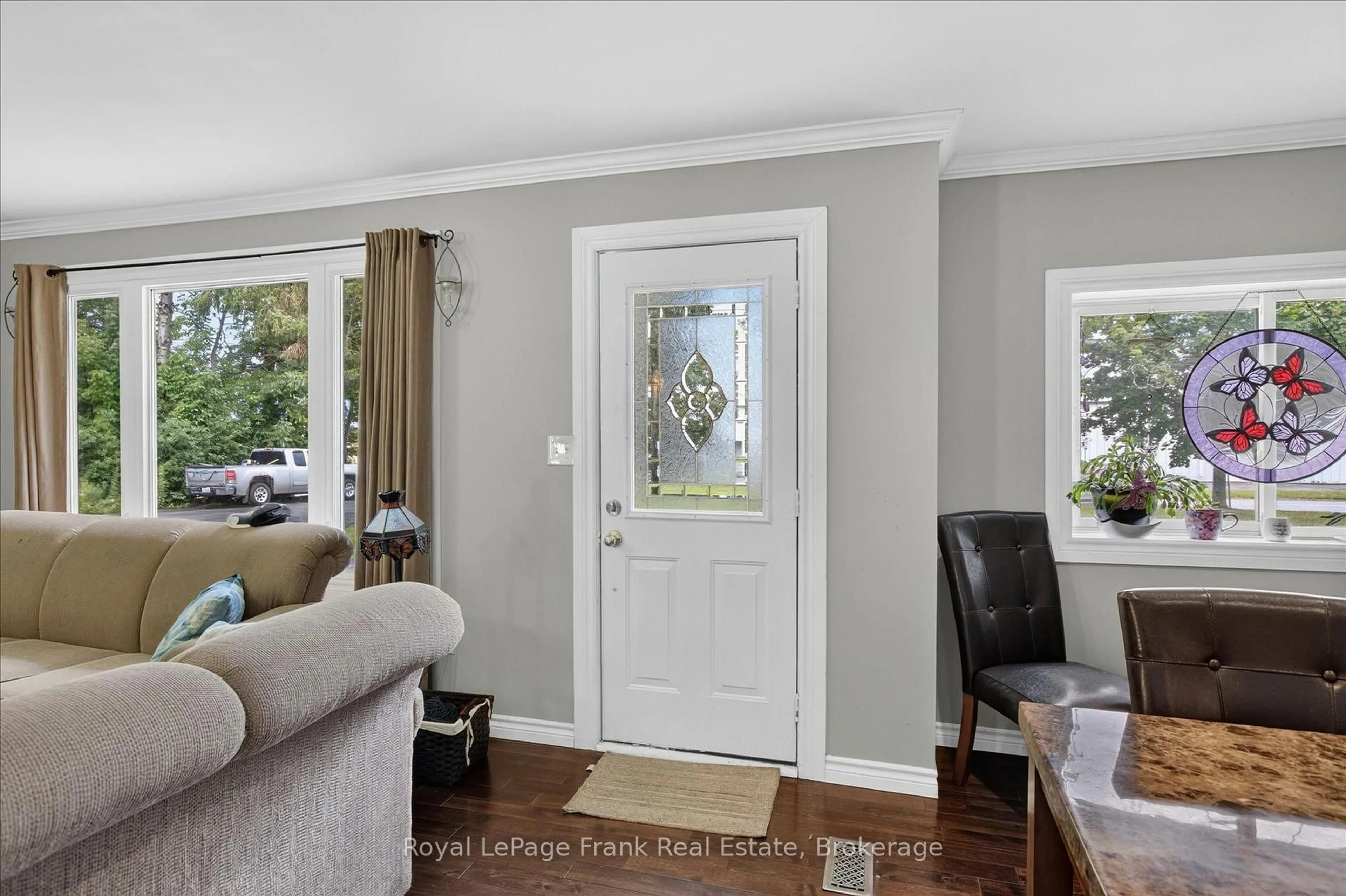 Indoor entryway for 731 Harper Rd, Peterborough Ontario K9J 6X6