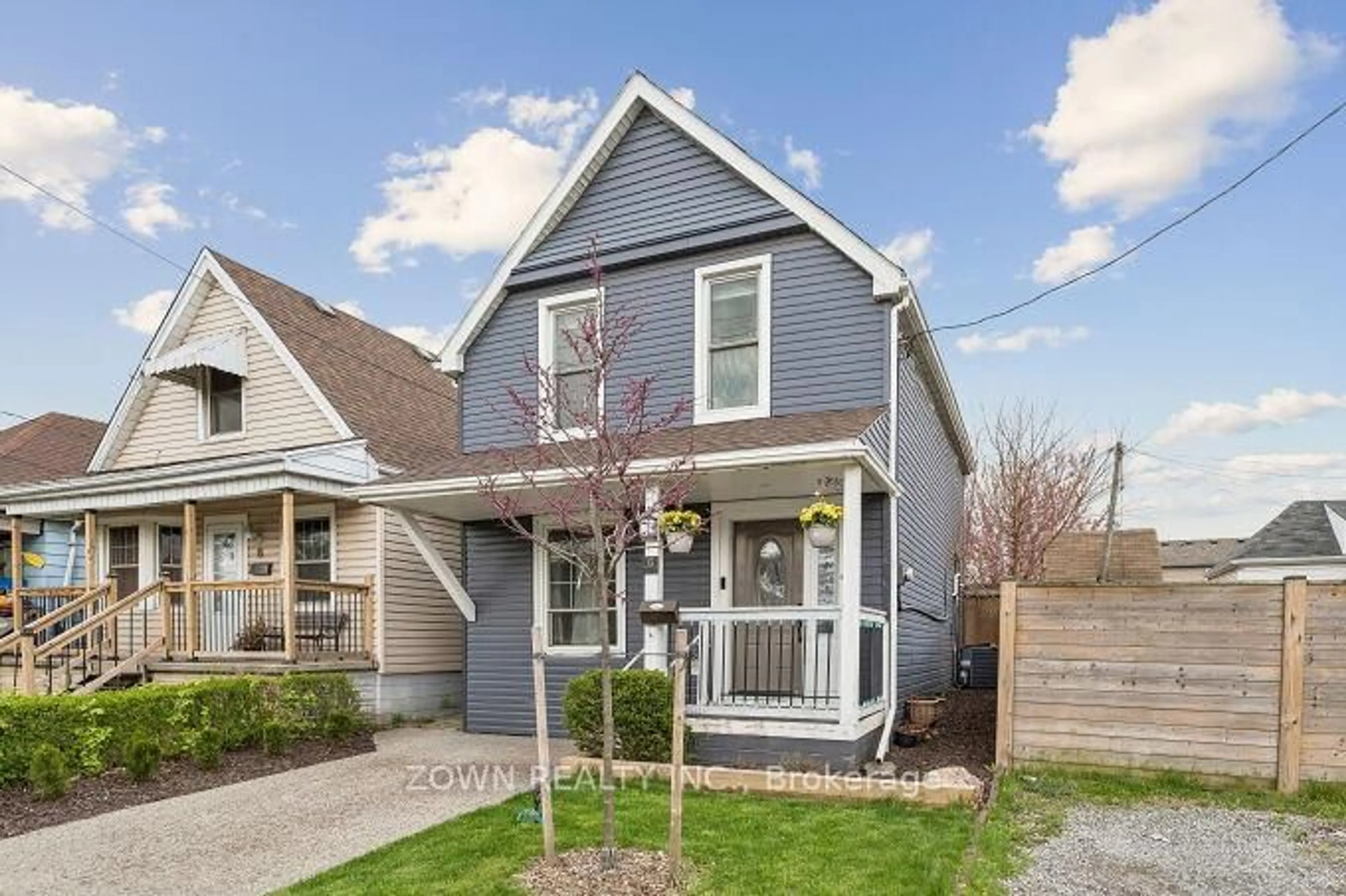 Home with vinyl exterior material, street for 6 Albany Ave, Hamilton Ontario L8H 2H2