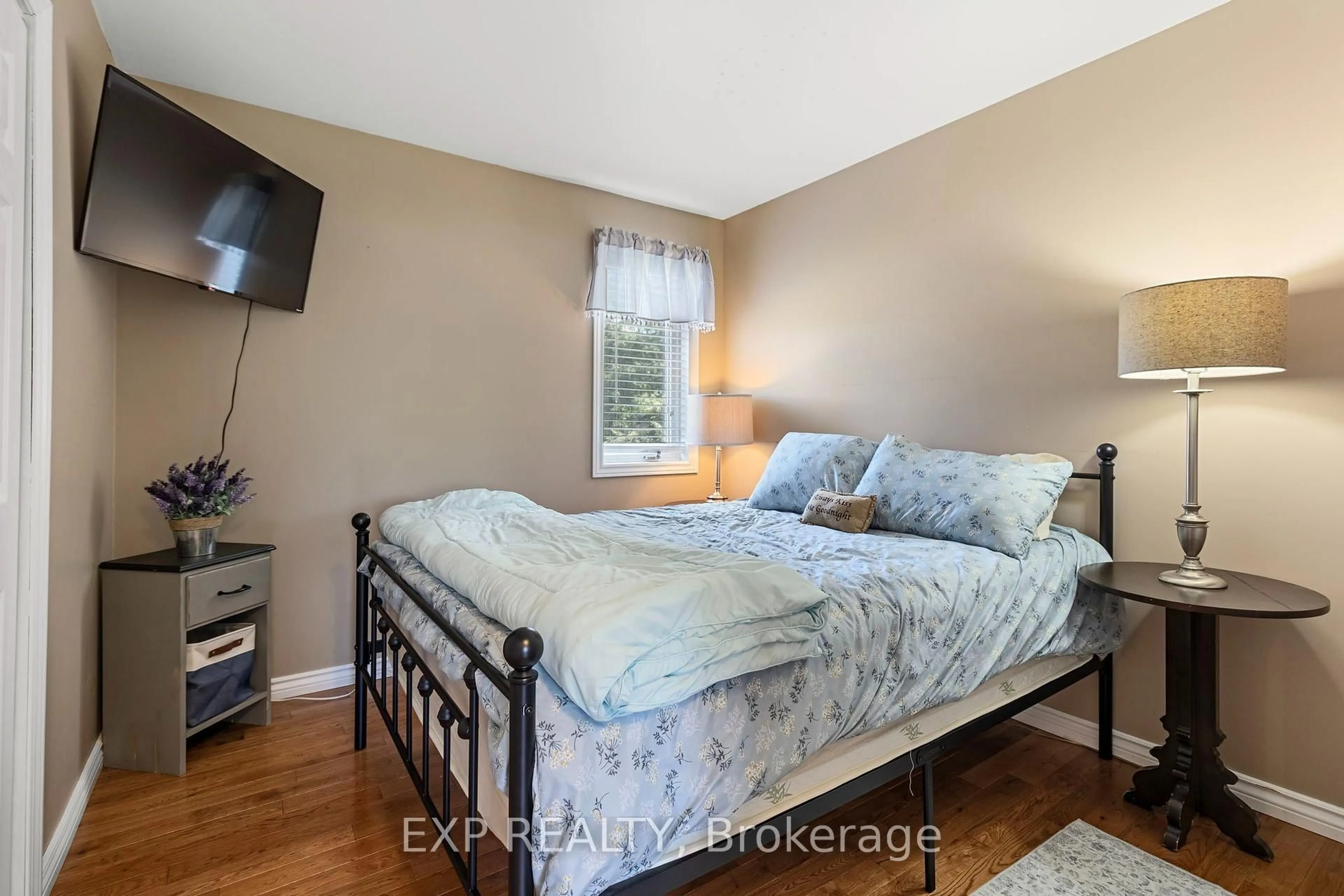 Bedroom with bed, unknown for 1080 Church St, Augusta Ontario K0E 1P0