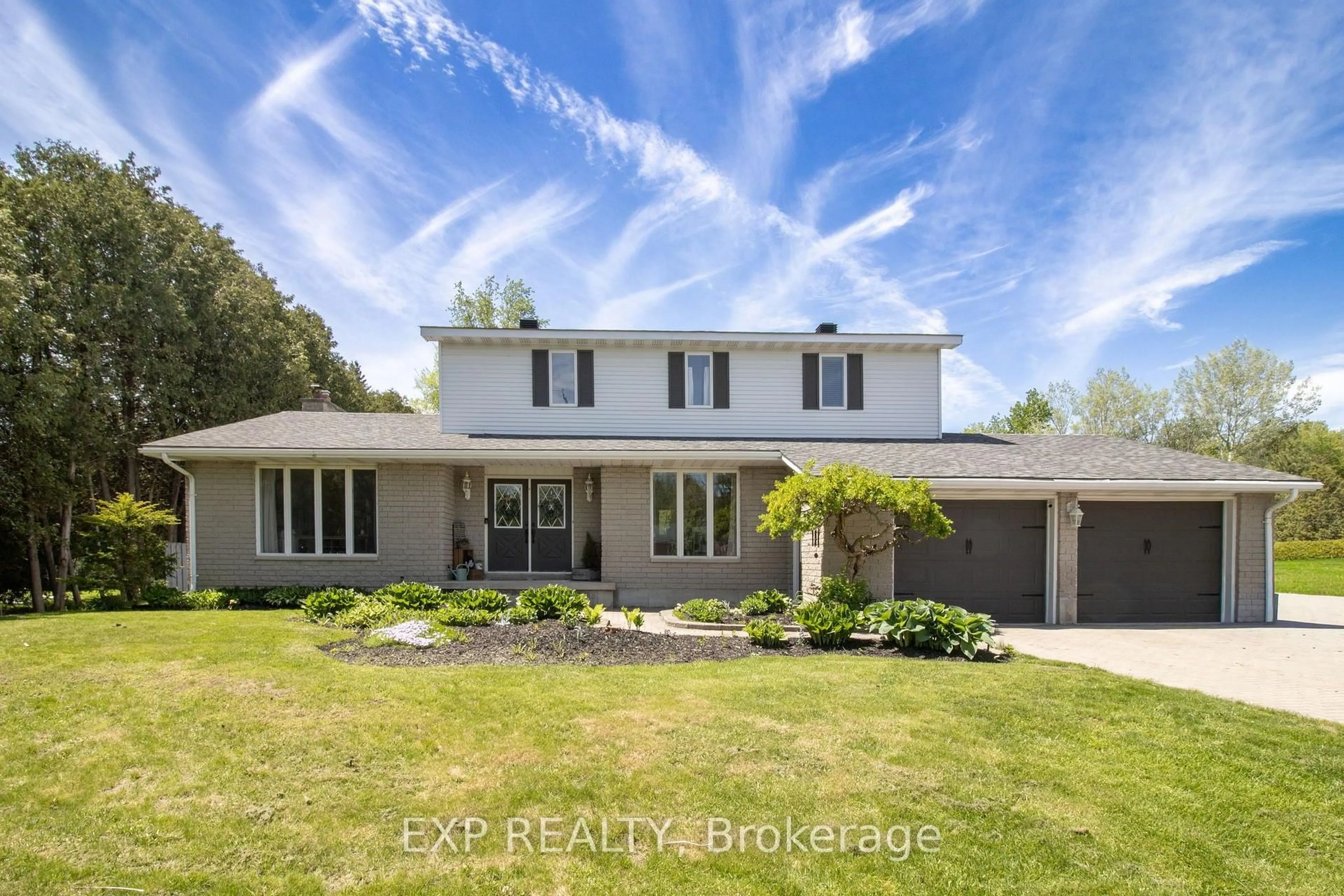 Home with vinyl exterior material, water/lake/river/ocean view for 1080 Church St, Augusta Ontario K0E 1P0