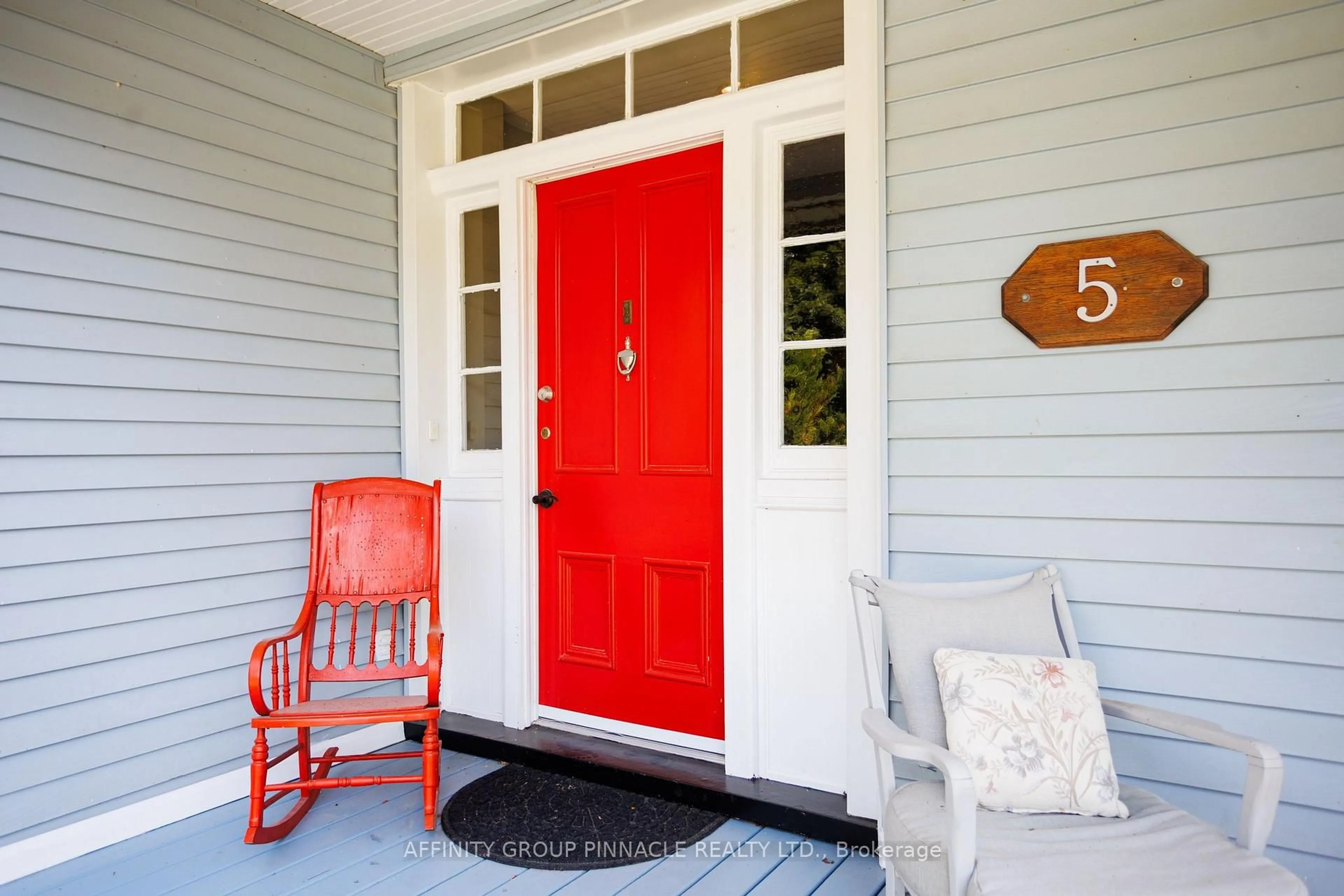 Indoor entryway for 5 Nelson St, Selwyn Ontario K0L 2H0