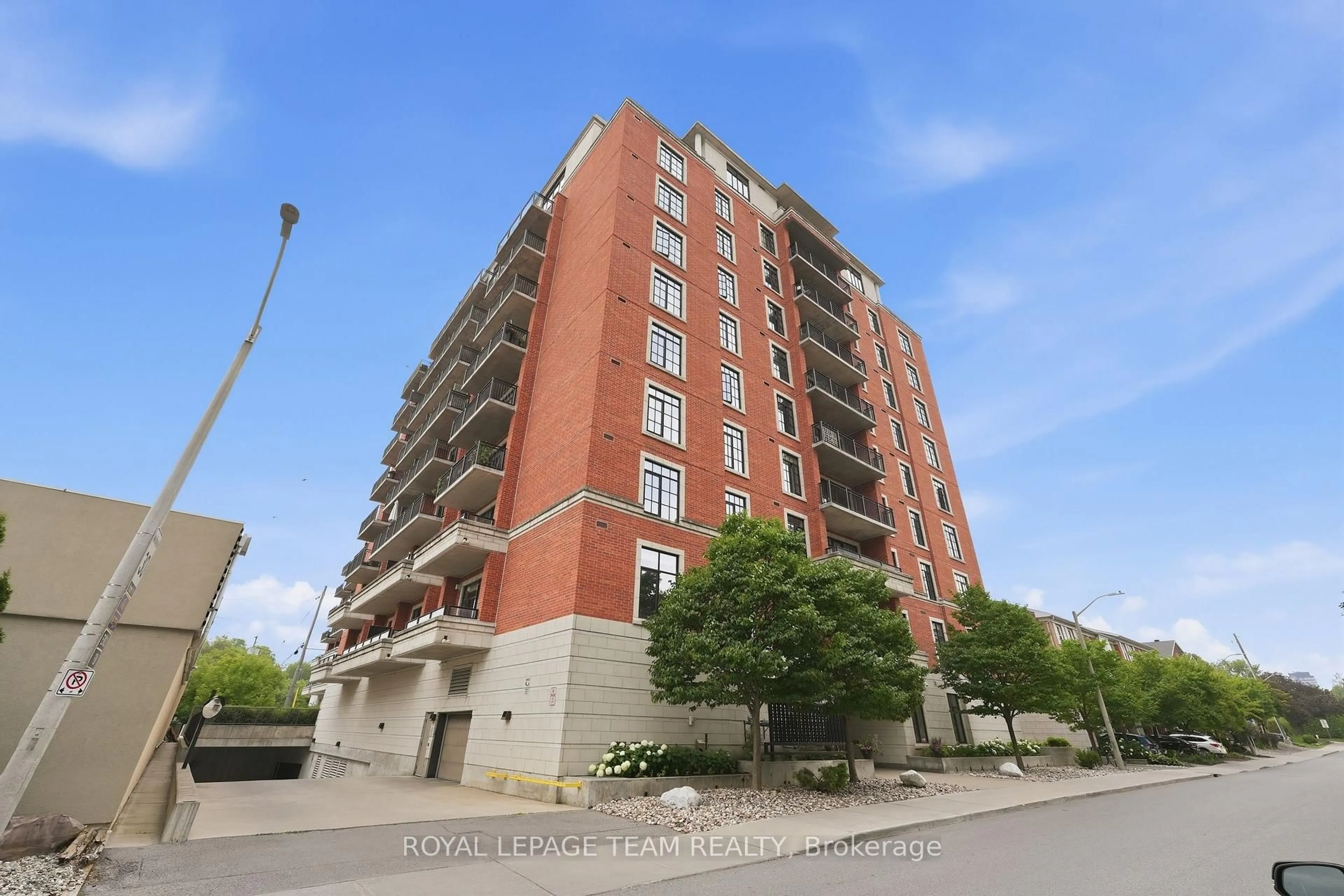 Unknown for 330 Loretta Ave #301, Ottawa Ontario K1S 4E8