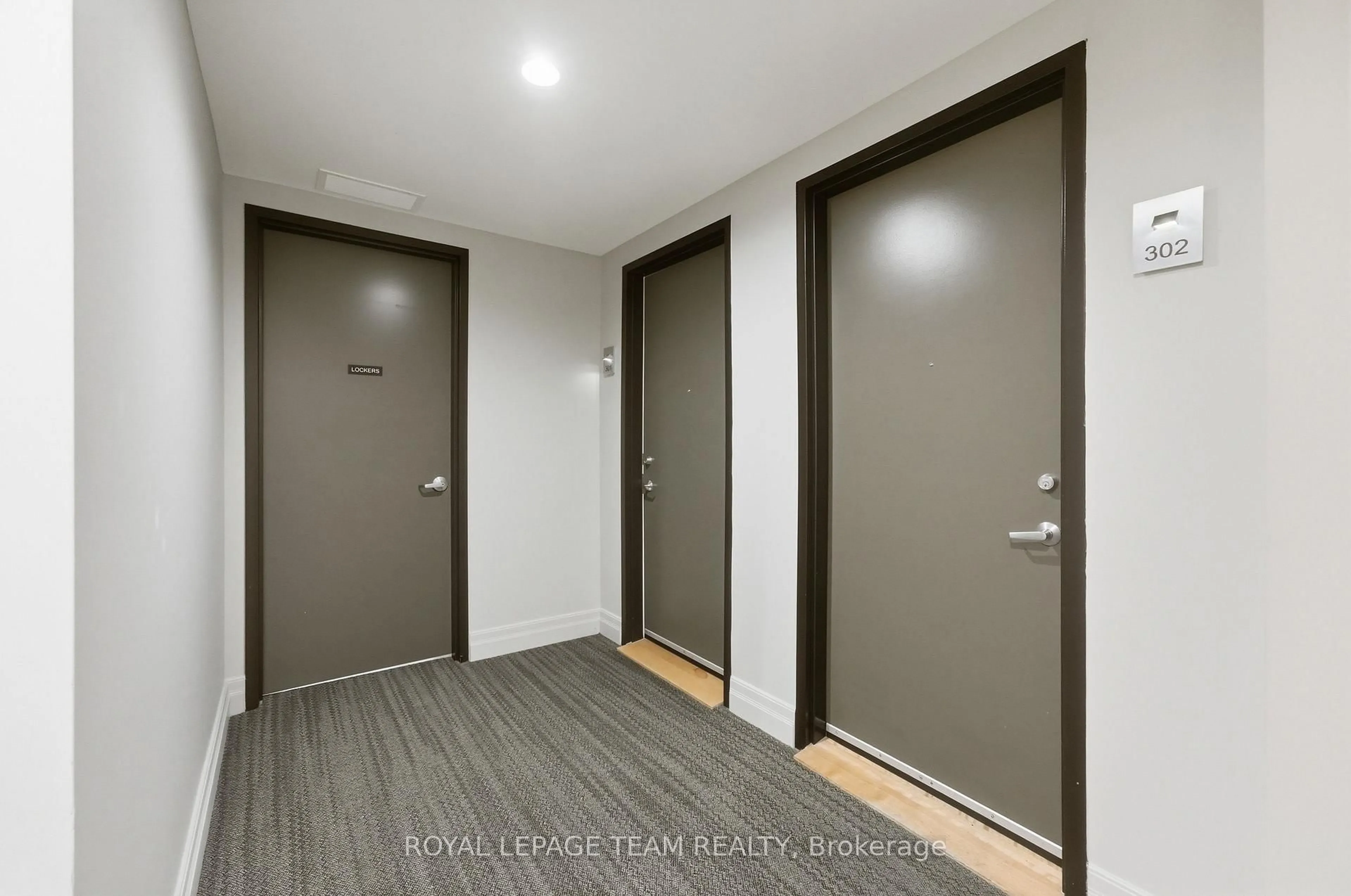 Indoor entryway for 330 Loretta Ave #301, Ottawa Ontario K1S 4E8