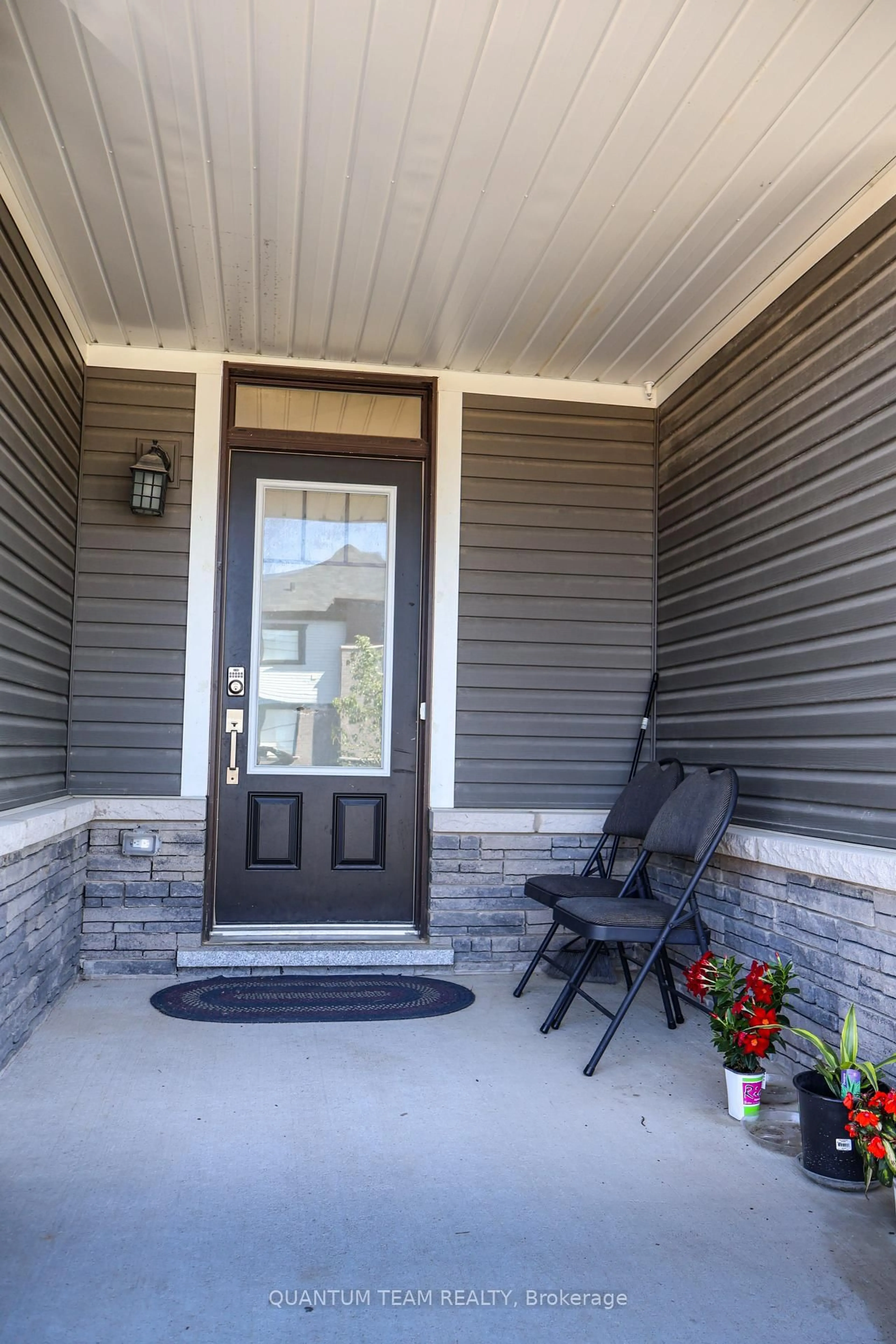 Indoor entryway for 266 Explorer Way, Thorold Ontario L2V 0K2