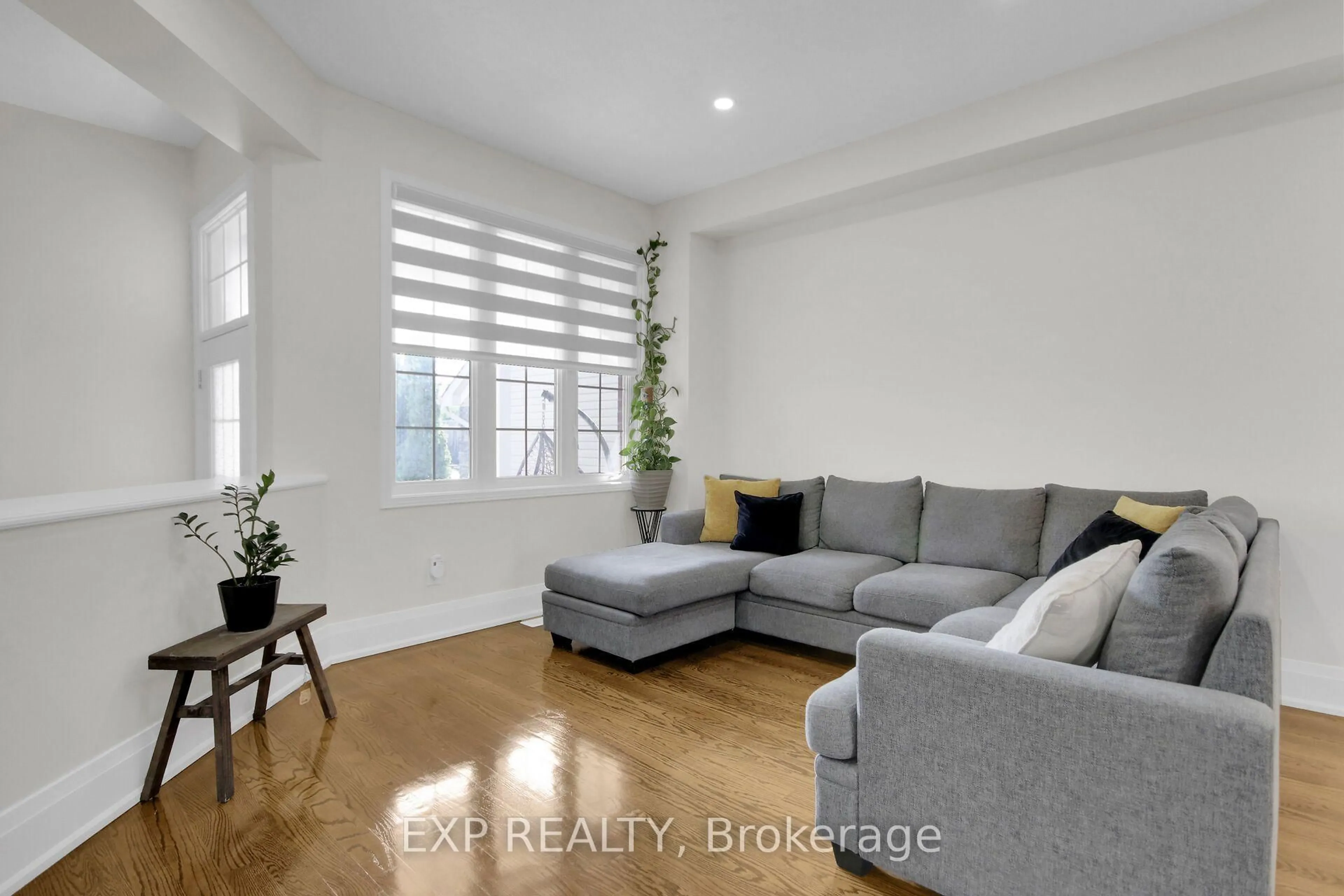 Living room with furniture, unknown for 860 Percifor Way, Ottawa Ontario K1W 0B4
