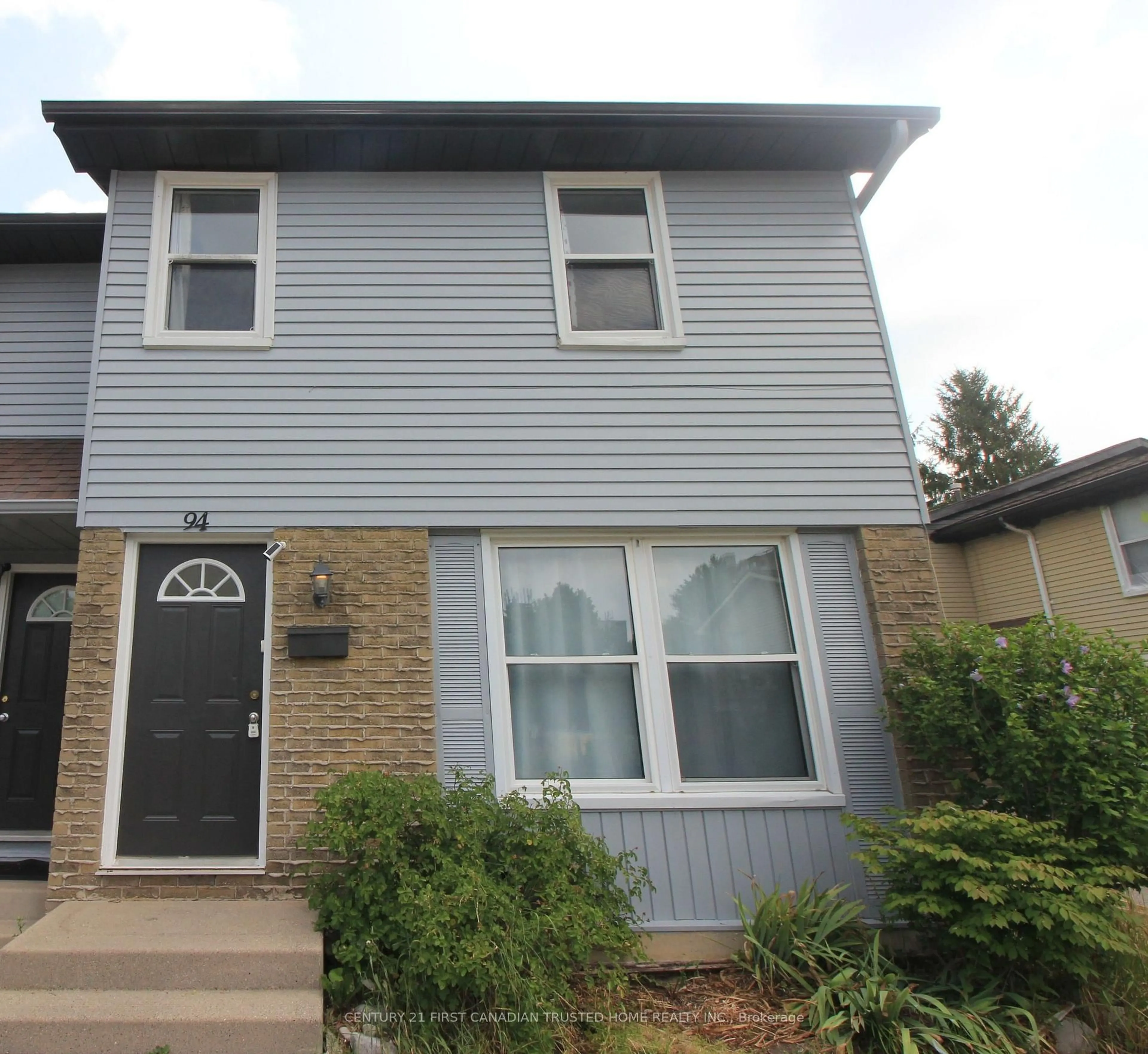 Home with vinyl exterior material, street for 70 Fiddlers Green Rd #94, London North Ontario N6H 4R4