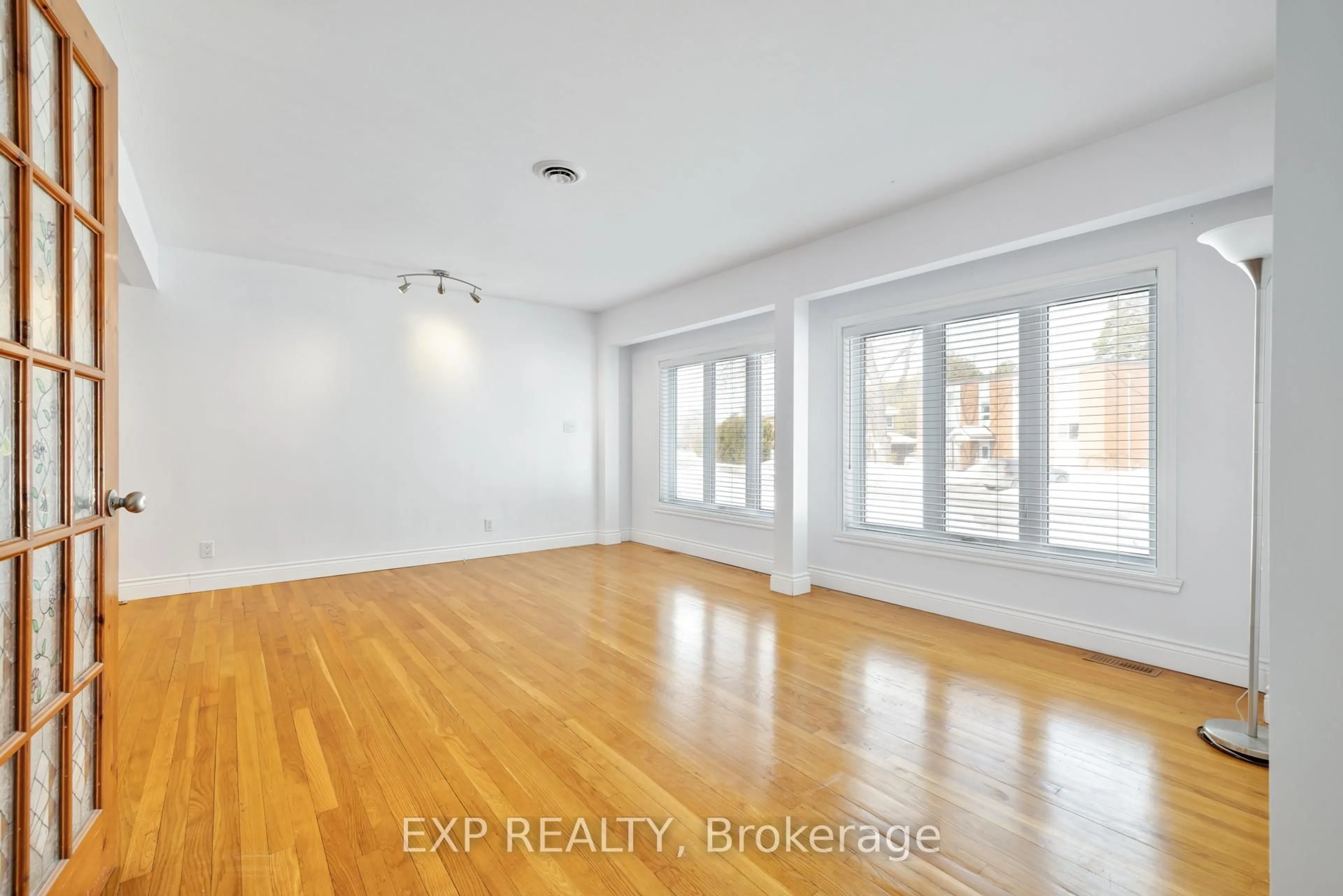 A pic of a room for 888 CHARLESWOOD Ave, Ottawa Ontario K1K 0W3