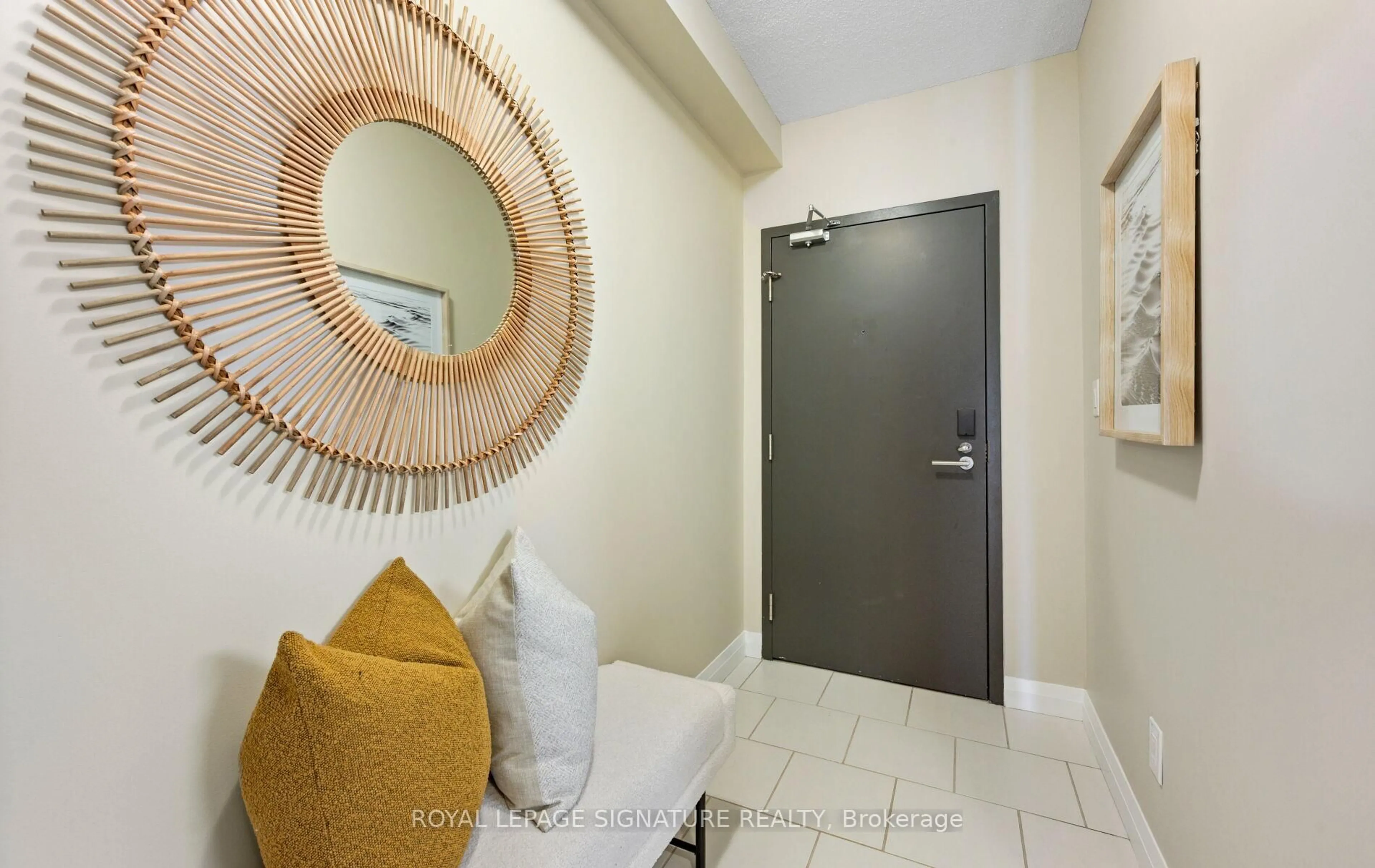 Indoor entryway for 53 Arthur St #706, Guelph Ontario N1E 5K2