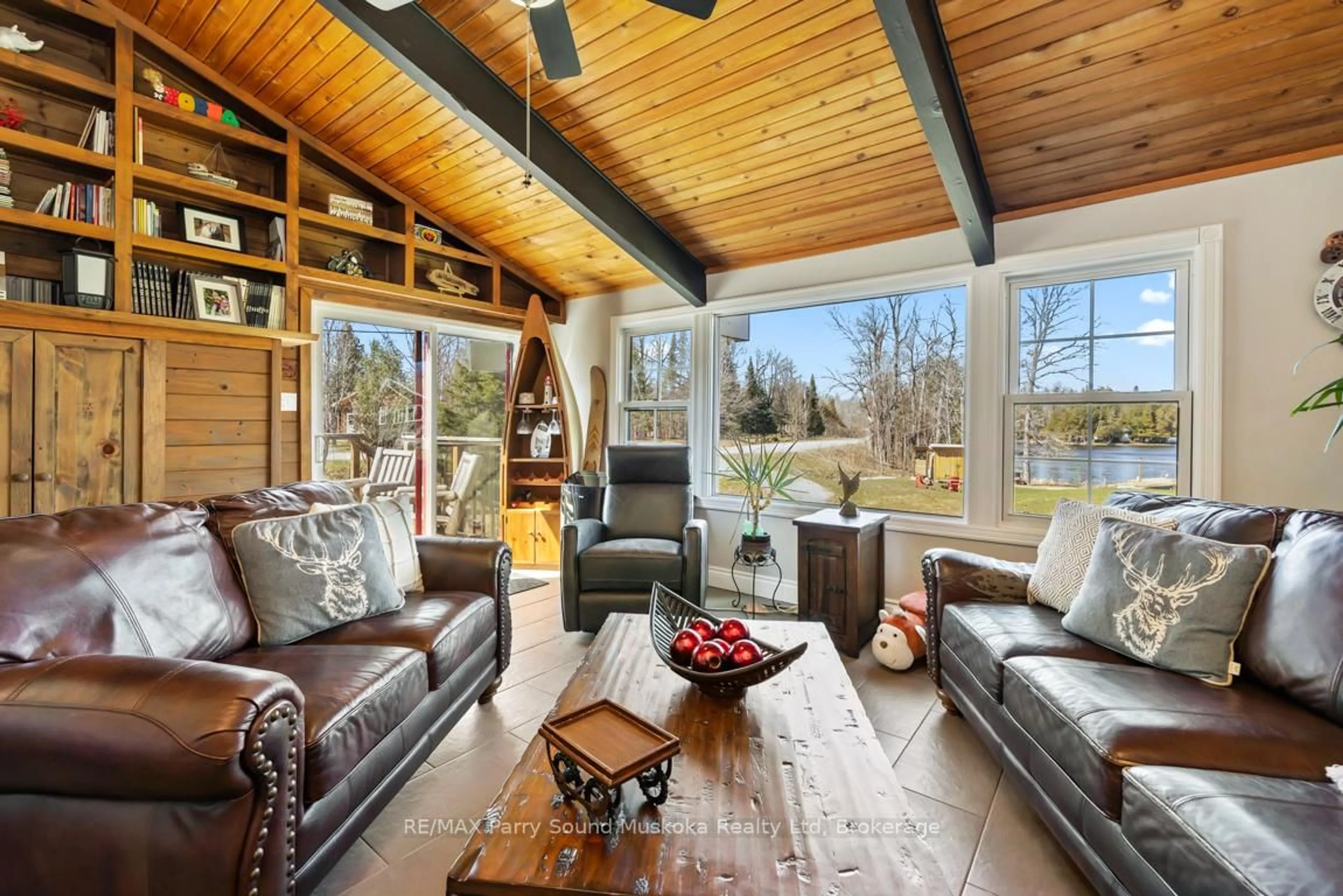 Living room with furniture, wood/laminate floor for 5 MEHARG Dr, McKellar Ontario P2A 0B5