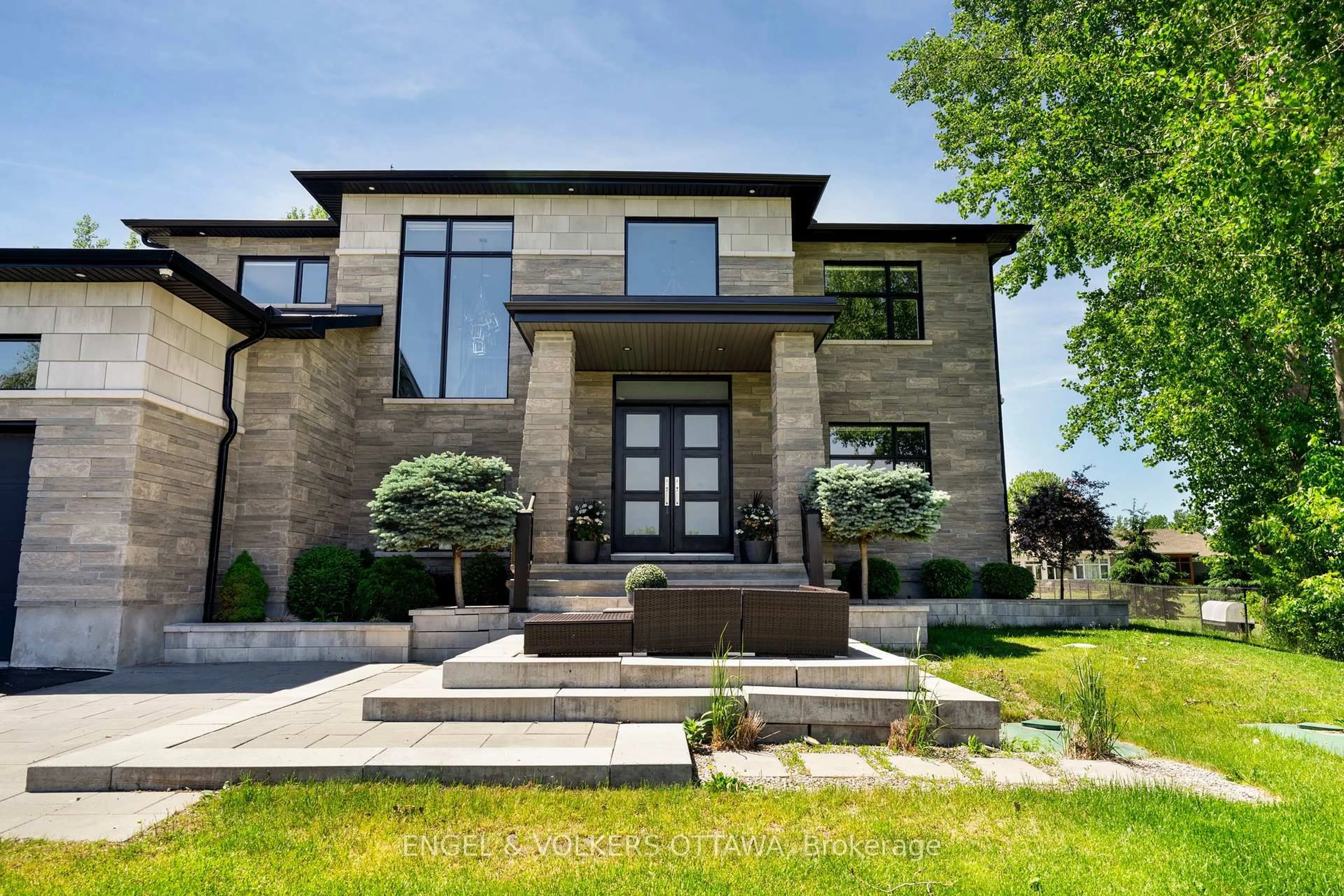 Home with brick exterior material, unknown for 532 Leimerk Crt, Ottawa Ontario K4M 0E8