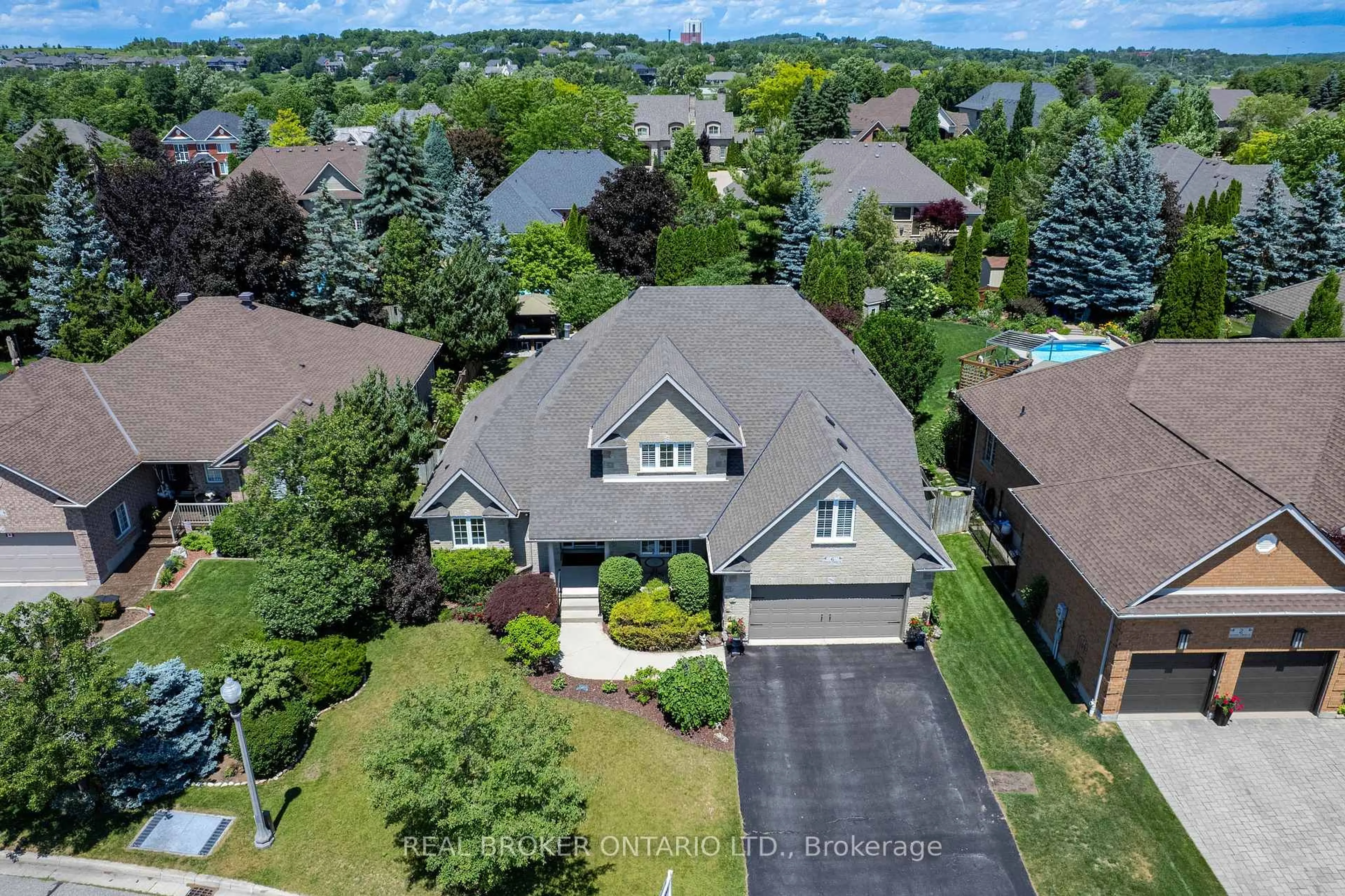 A pic from outside/outdoor area/front of a property/back of a property/a pic from drone, street for 6 Pioneer Tower Cres, Kitchener Ontario N2P 2L2