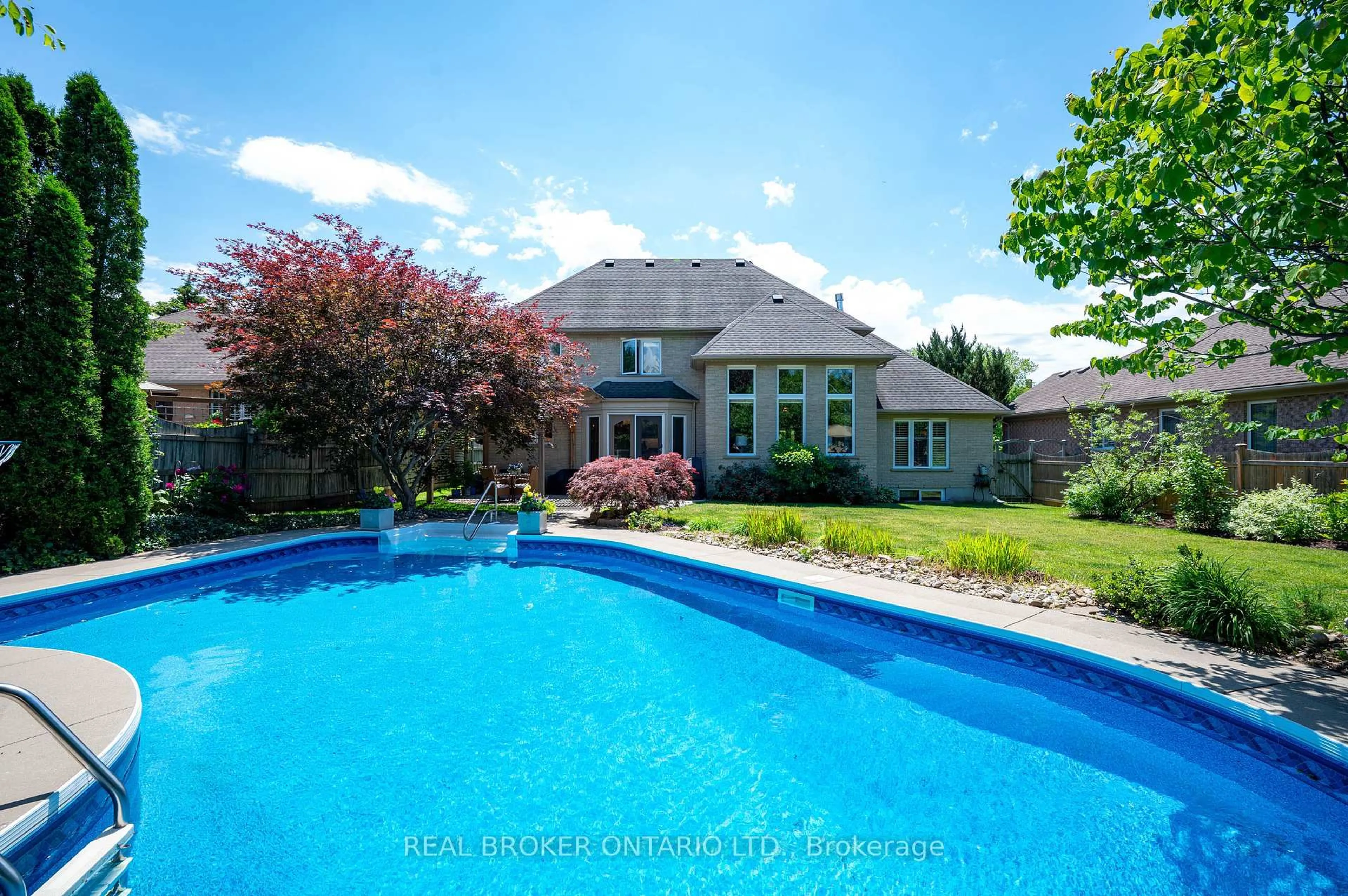 Pool for 6 Pioneer Tower Cres, Kitchener Ontario N2P 2L2