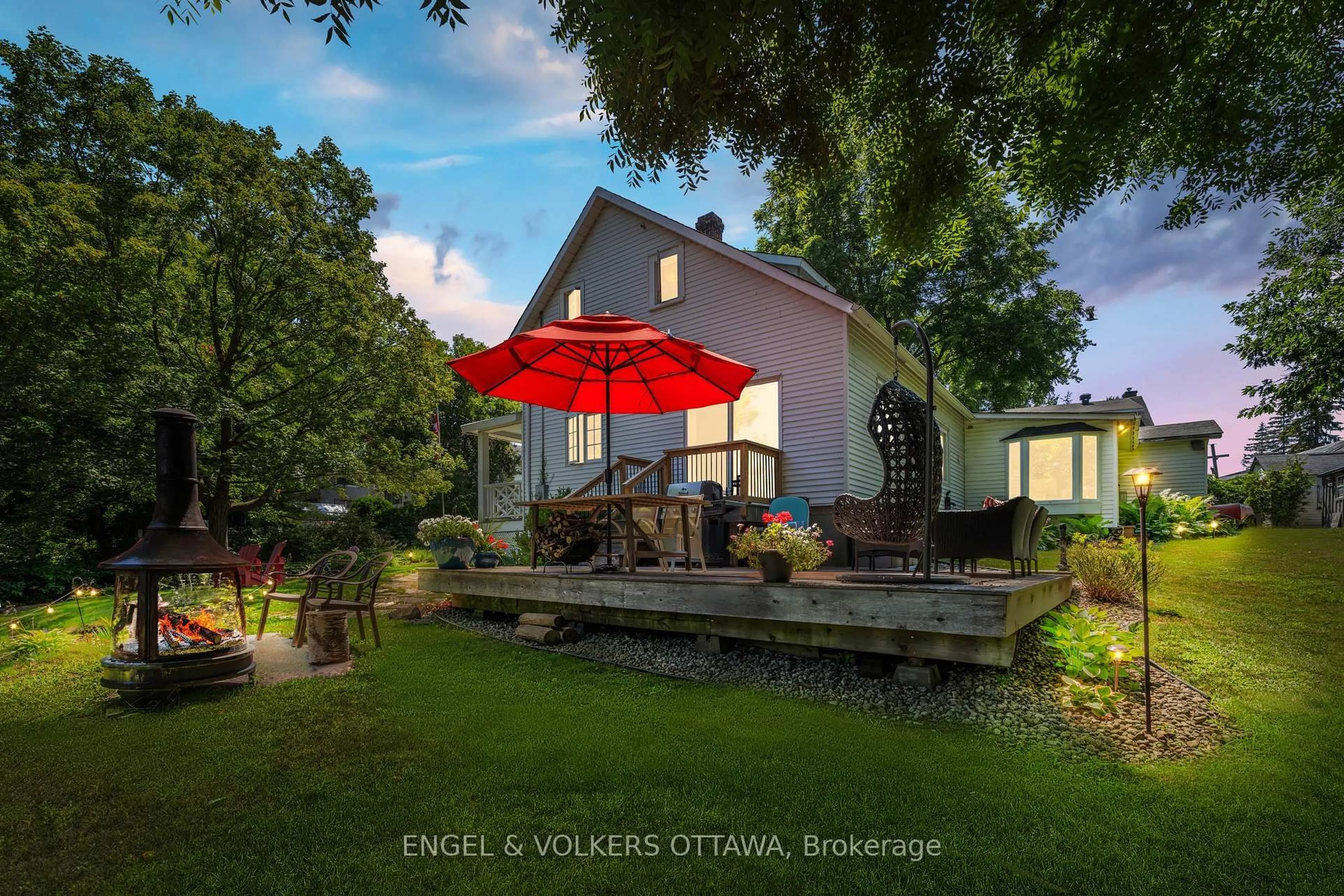 Patio, street for 1119 Tighe St, Ottawa Ontario K4M 1B4