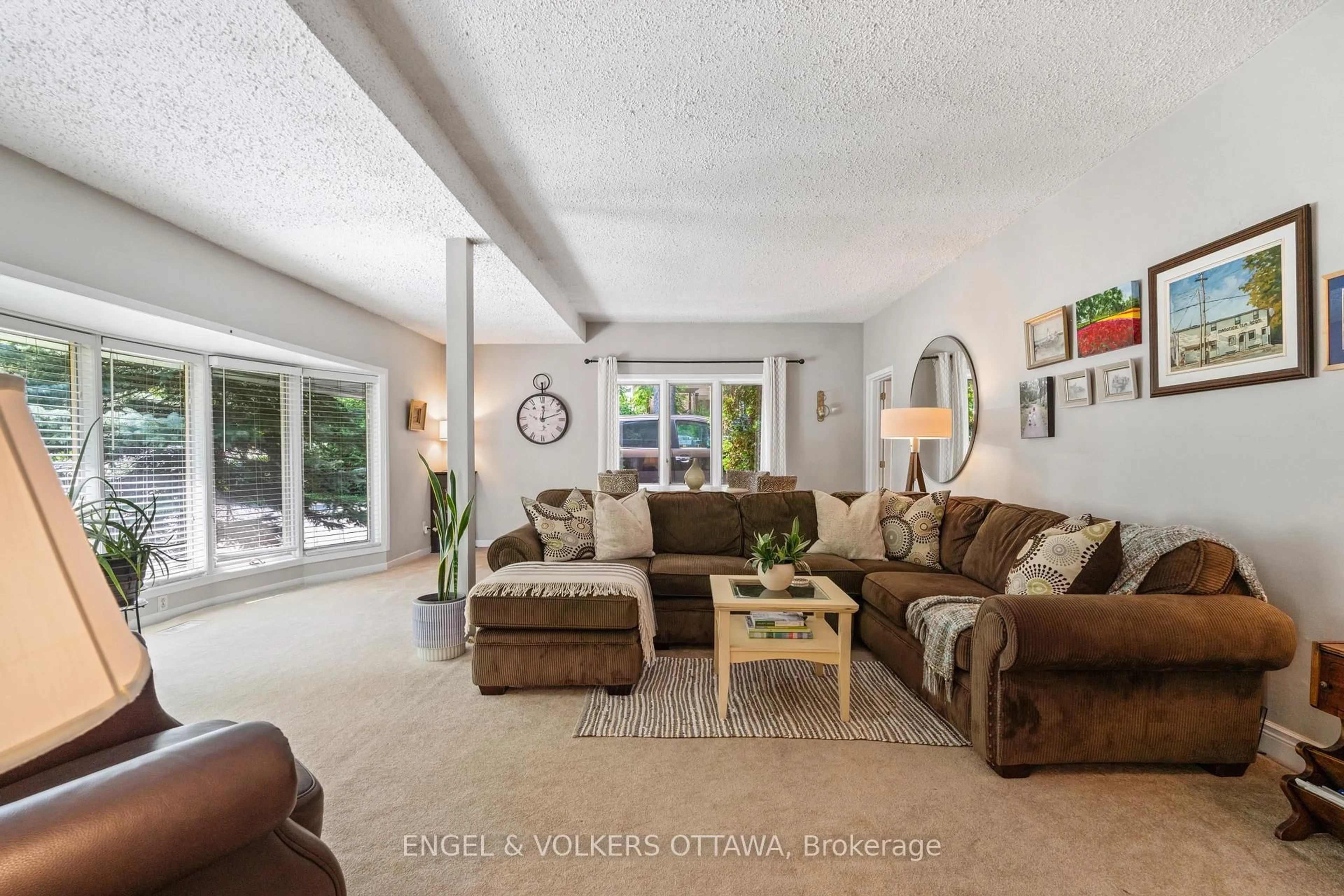 Living room with furniture, unknown for 1119 Tighe St, Ottawa Ontario K4M 1B4