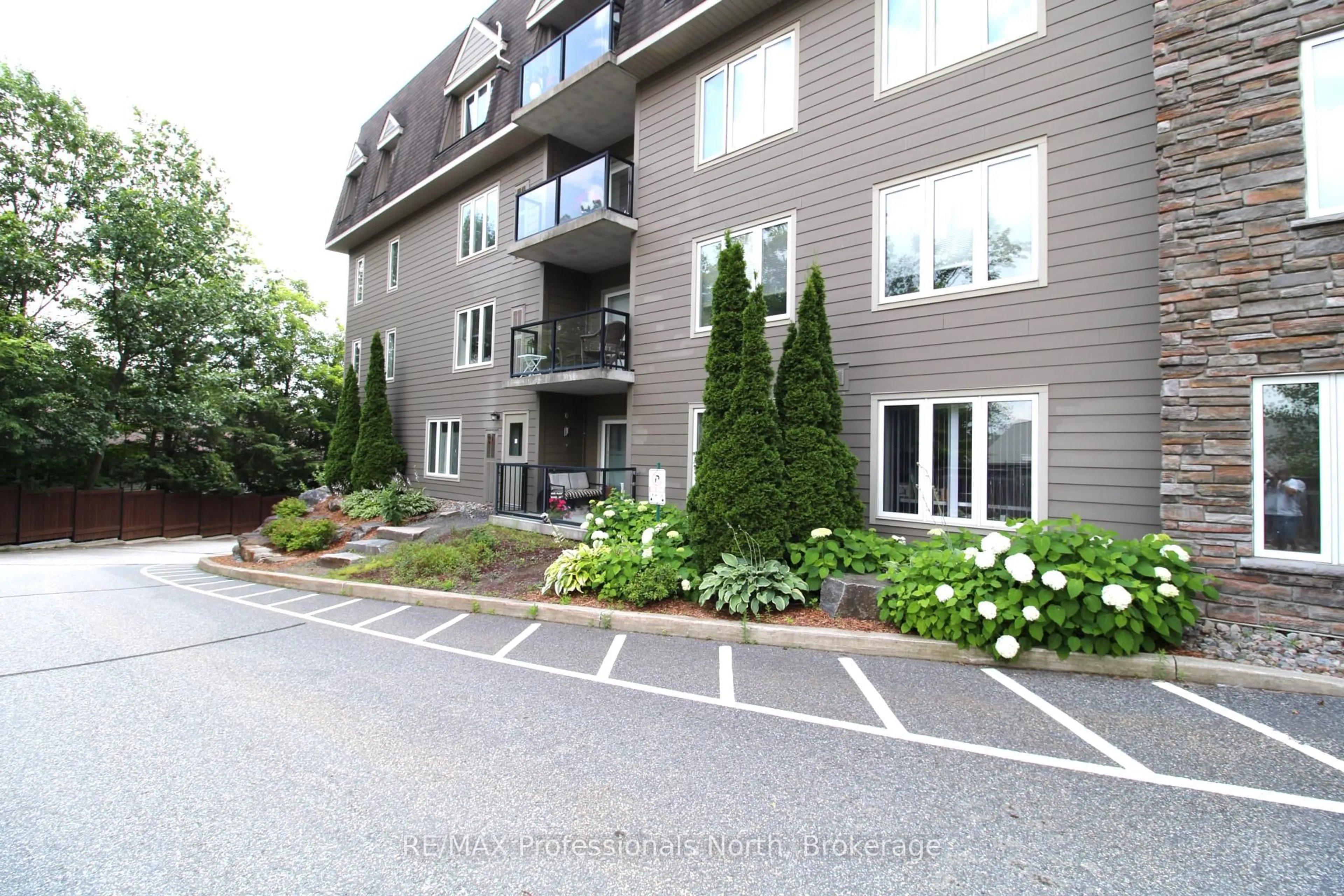 Patio, unknown for 26 Dairy Lane #402, Huntsville Ontario P1H 0A4