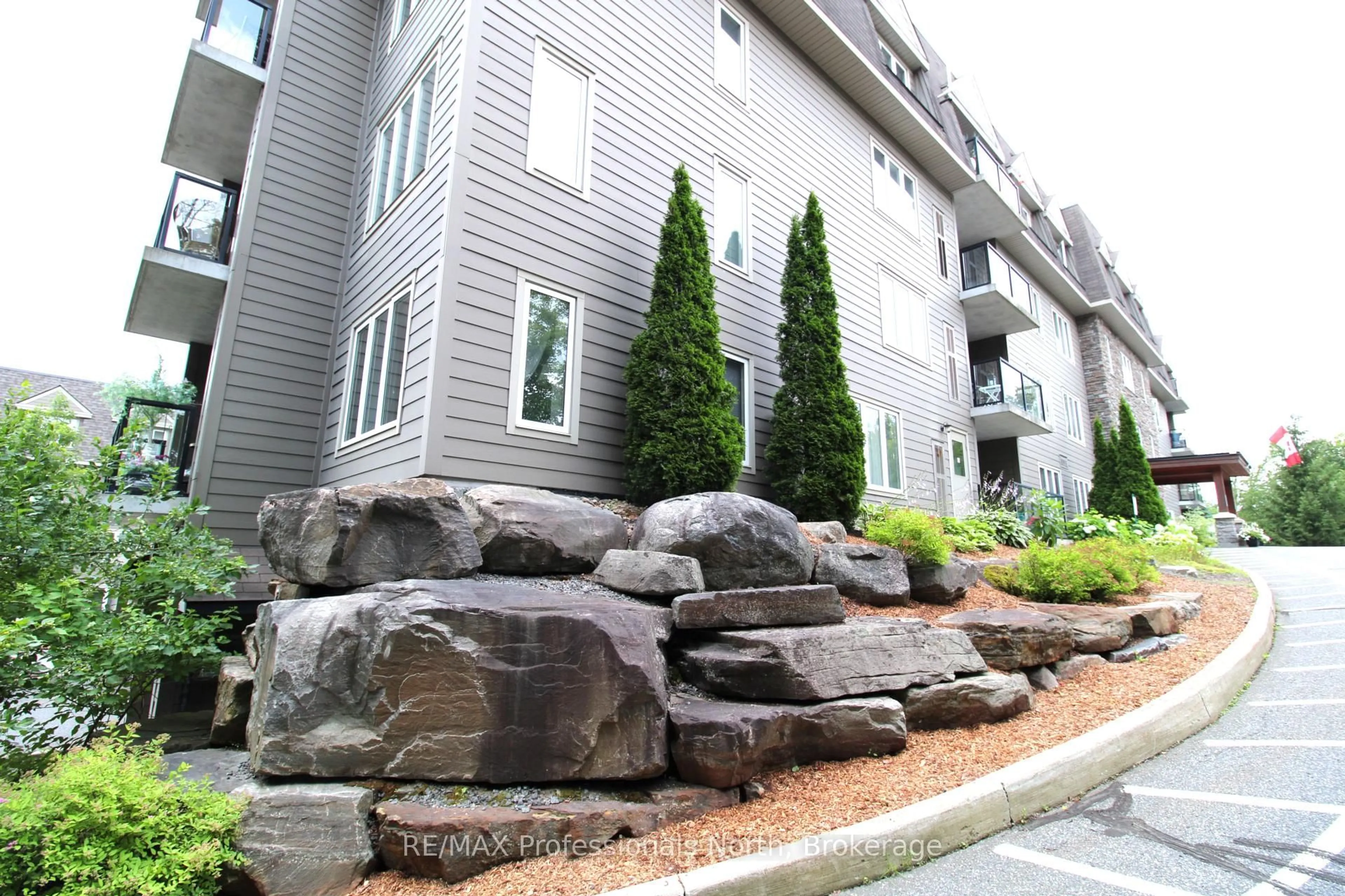 Patio, unknown for 26 Dairy Lane #402, Huntsville Ontario P1H 0A4