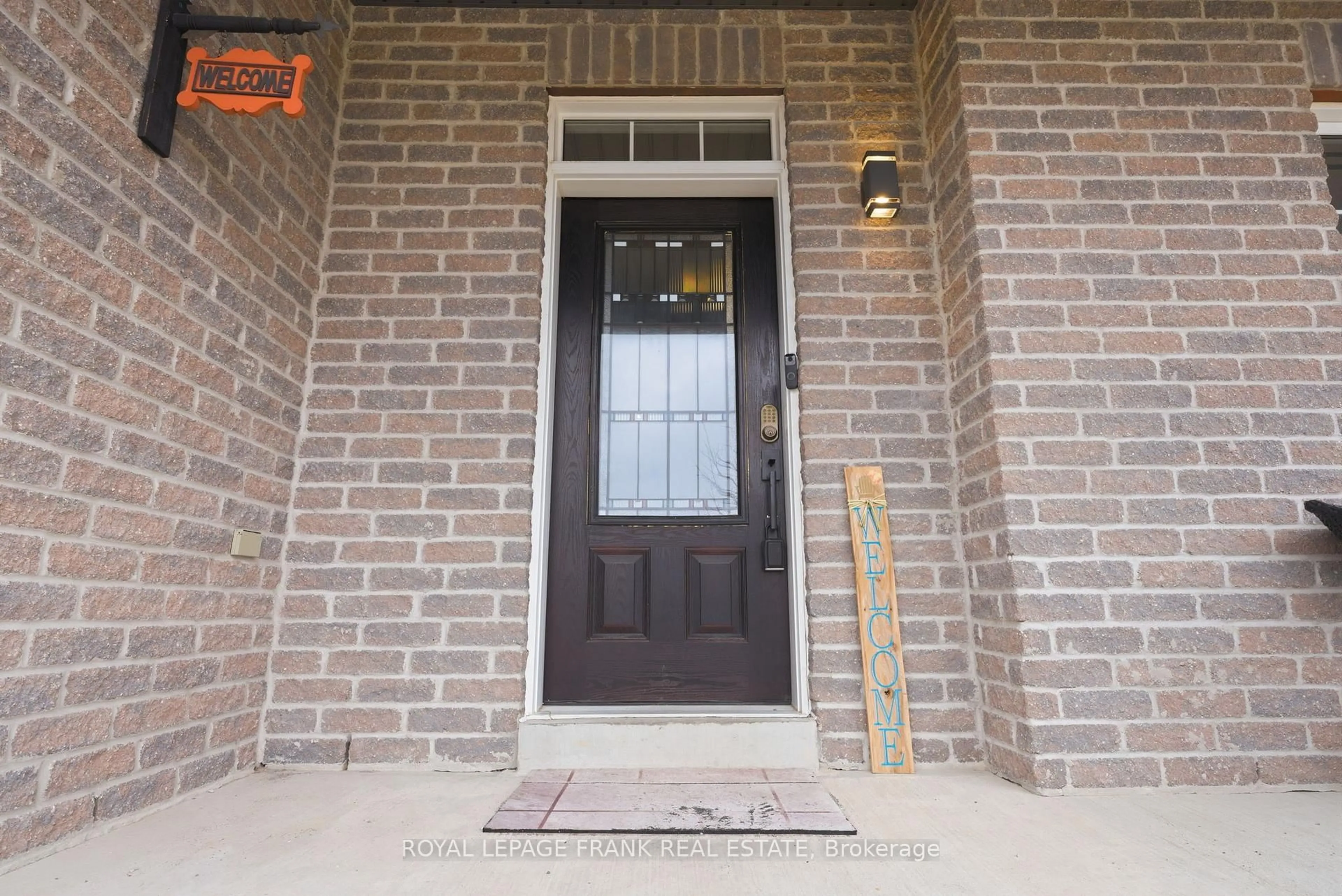 Indoor entryway for 8 Kyle Crt, Kawartha Lakes Ontario K9V 0E2