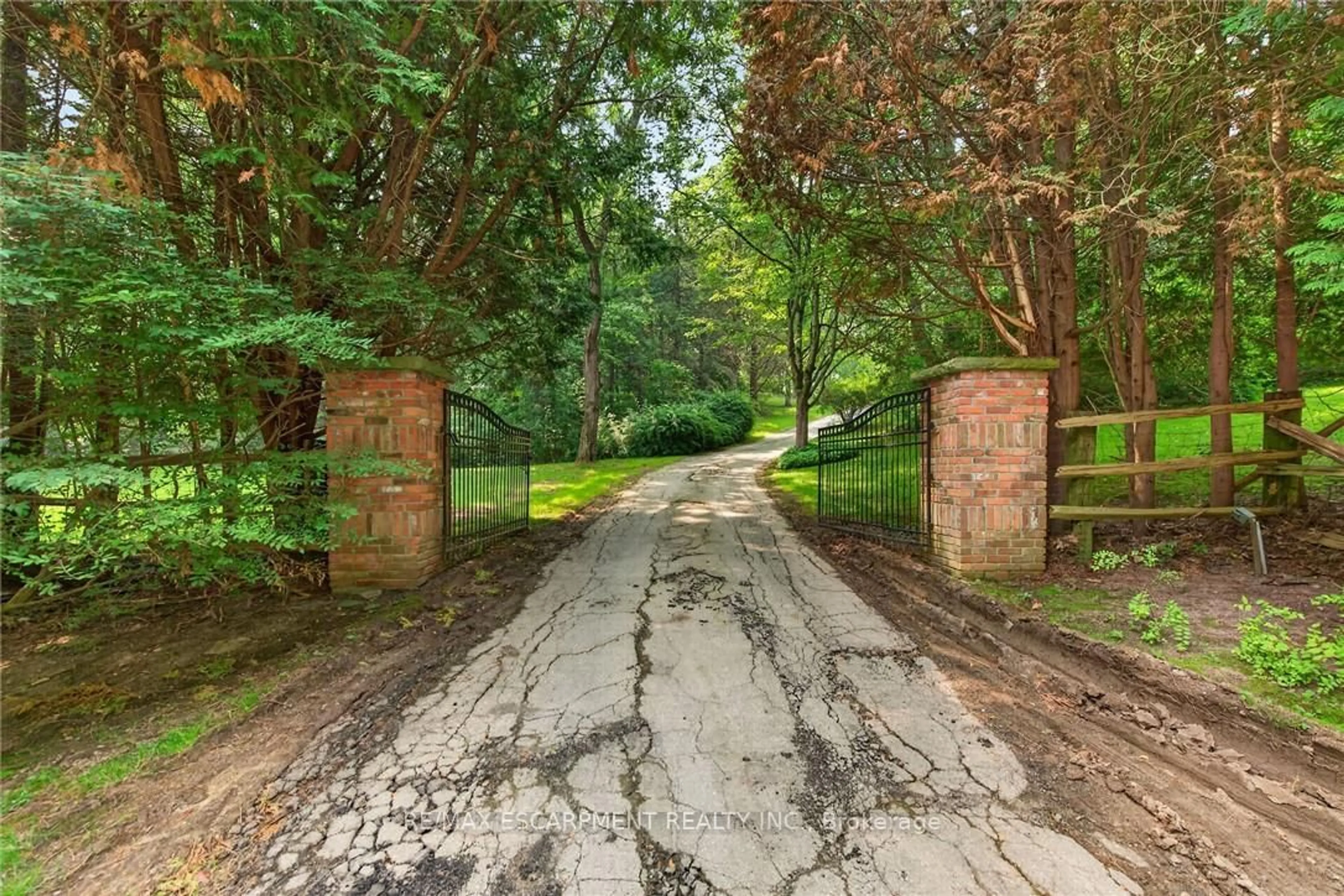 Patio, forest/trees view for 1376 Mineral Springs Rd, Hamilton Ontario L9H 5E3