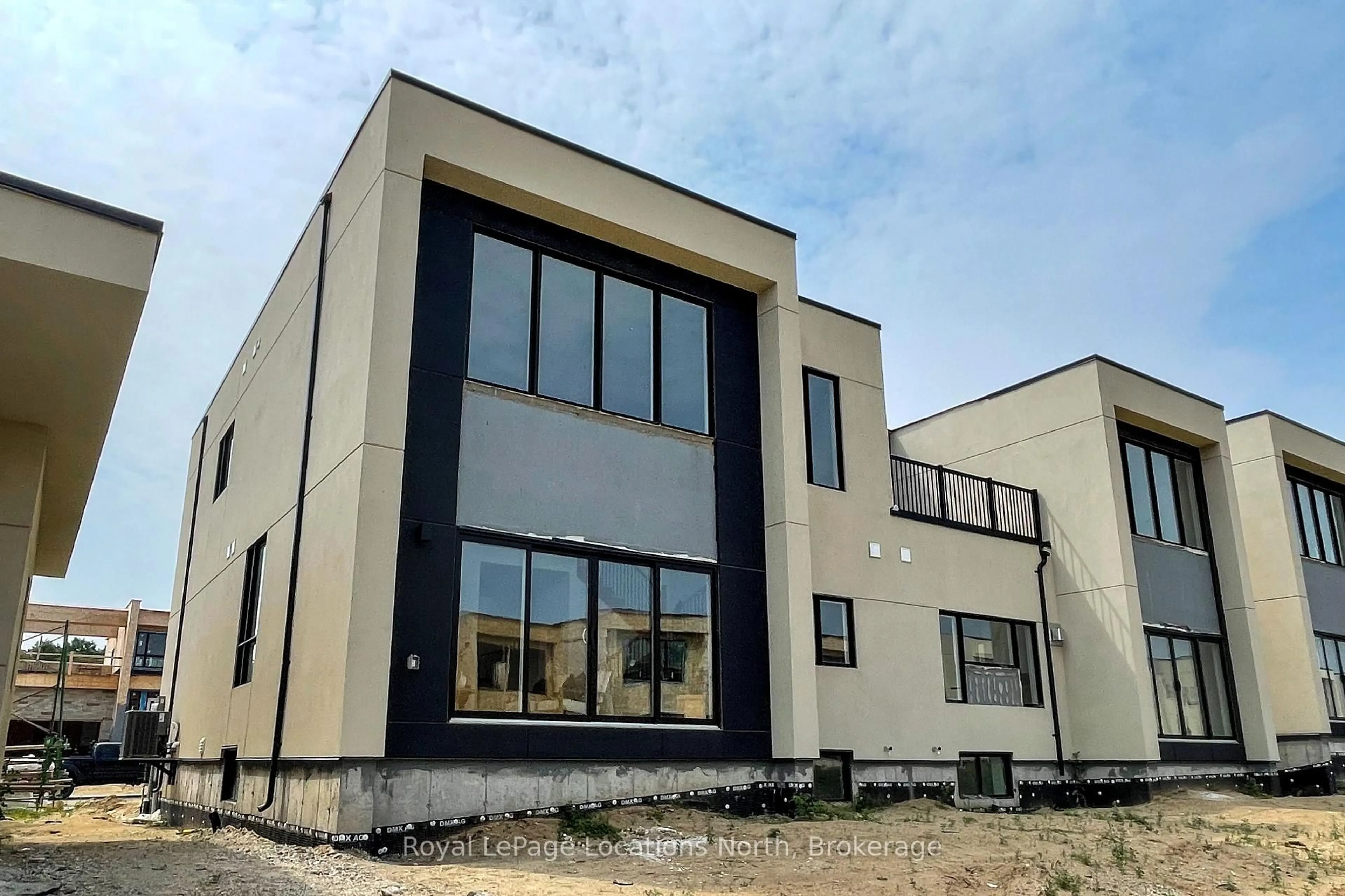 Home with vinyl exterior material, building for 224 Stoneleigh Dr, Blue Mountains Ontario L9Y 5T9