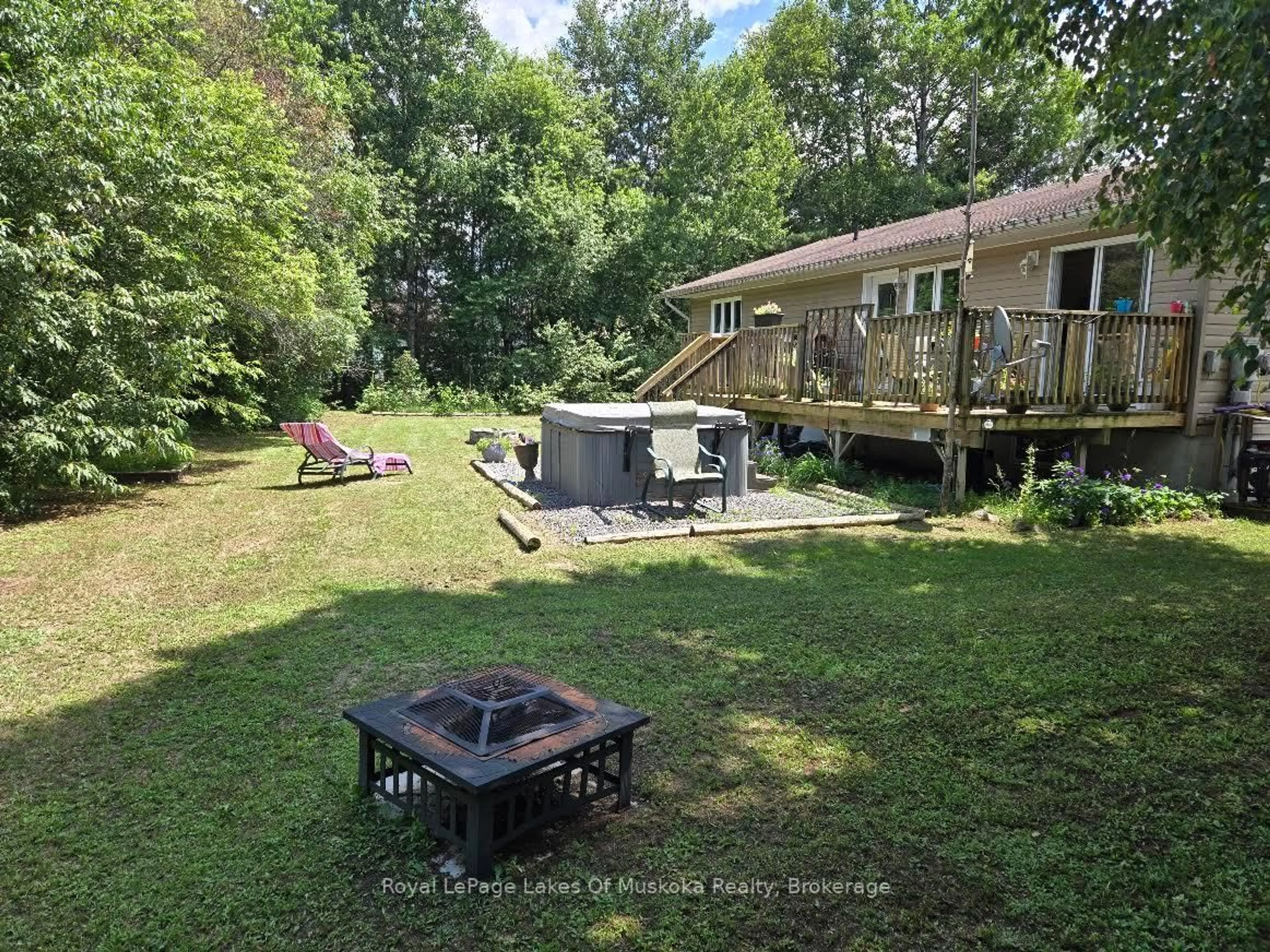 A pic from outside/outdoor area/front of a property/back of a property/a pic from drone, unknown for 52 Sunshine St, South River Ontario P0A 1Z0