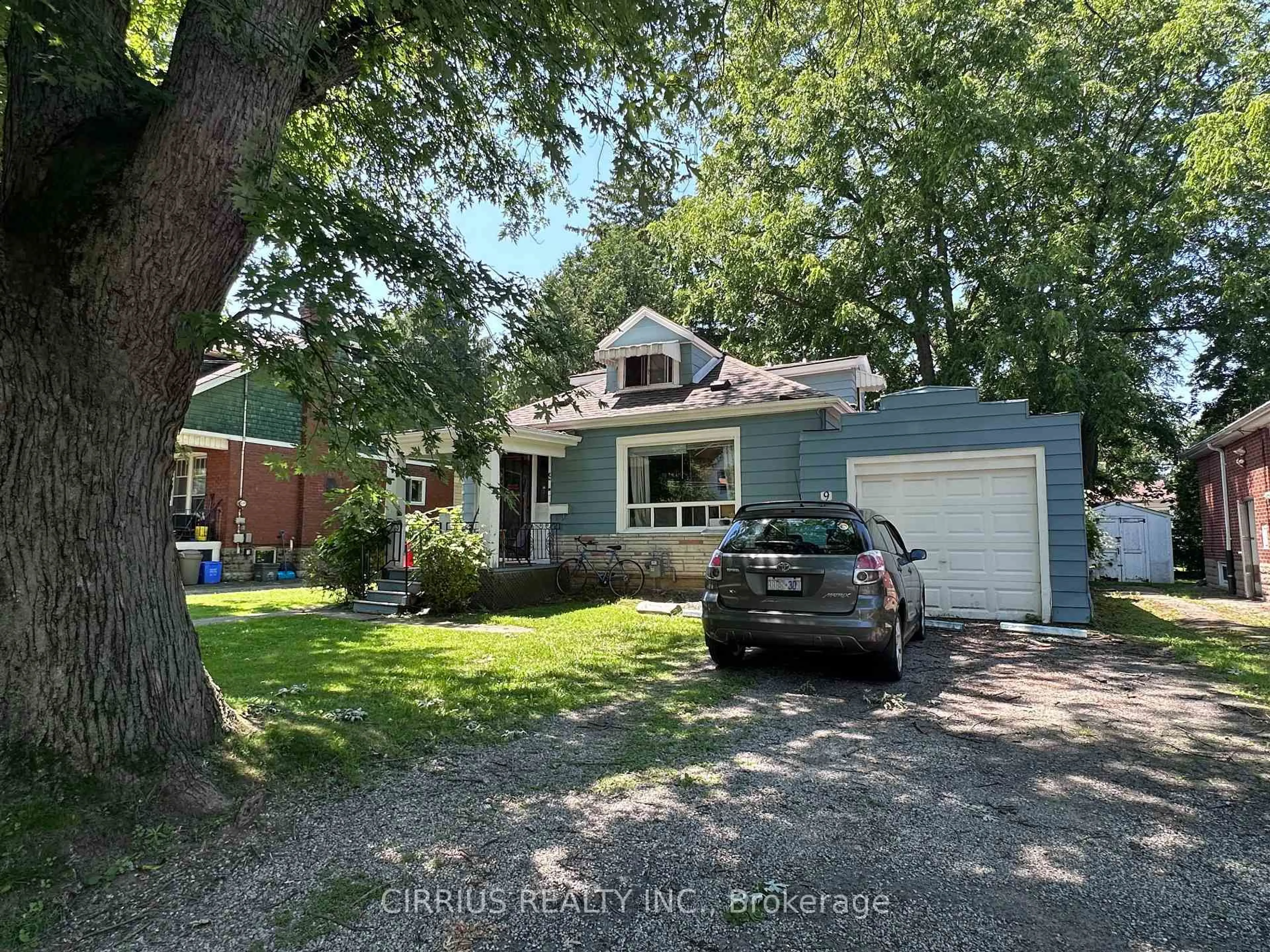 A pic from outside/outdoor area/front of a property/back of a property/a pic from drone, street for 9 Norfolk St, Hamilton Ontario L8S 3J9
