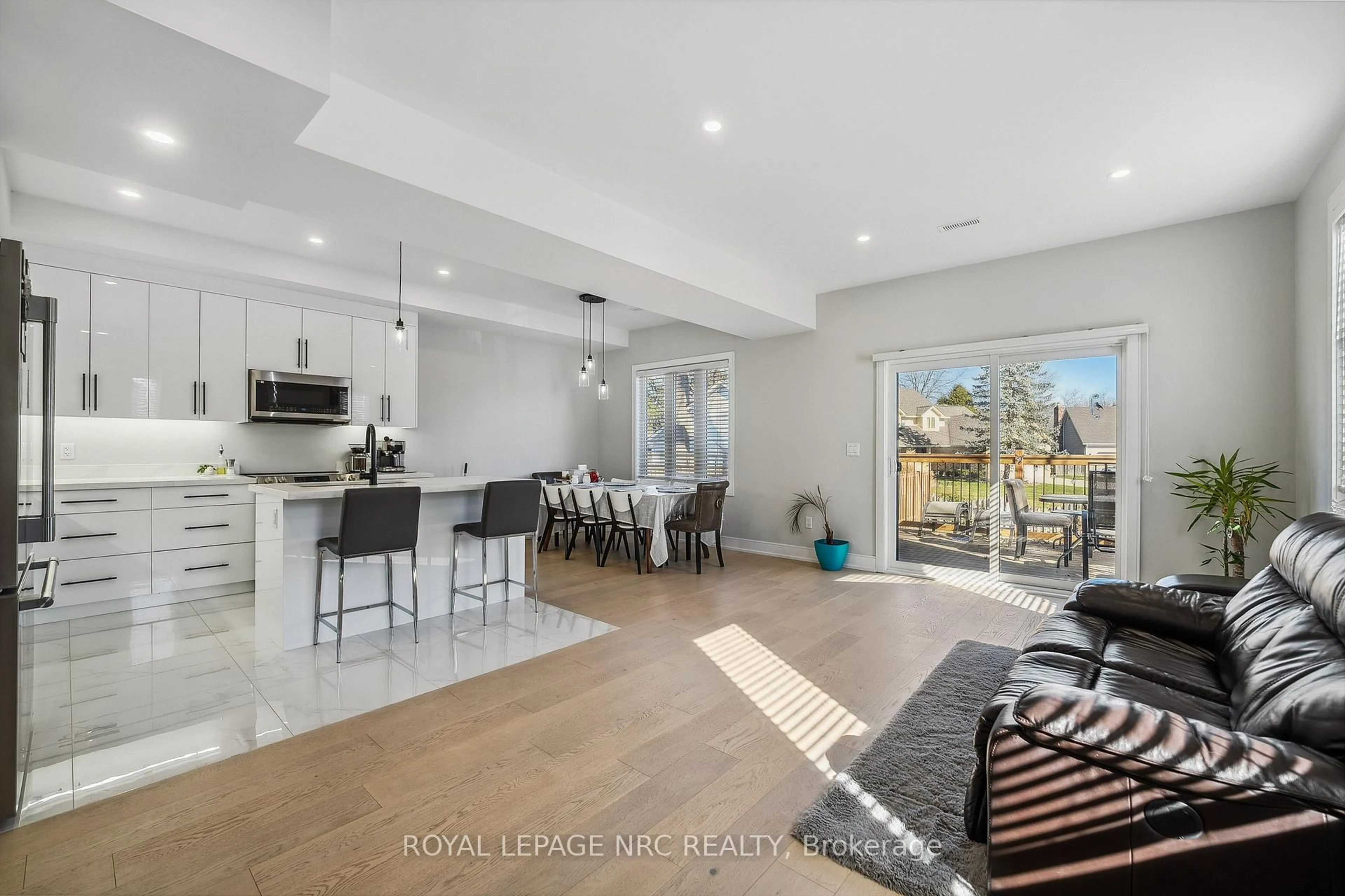 Open concept kitchen, ceramic/tile floor for 668 Quaker Rd, Welland Ontario L3C 3H2