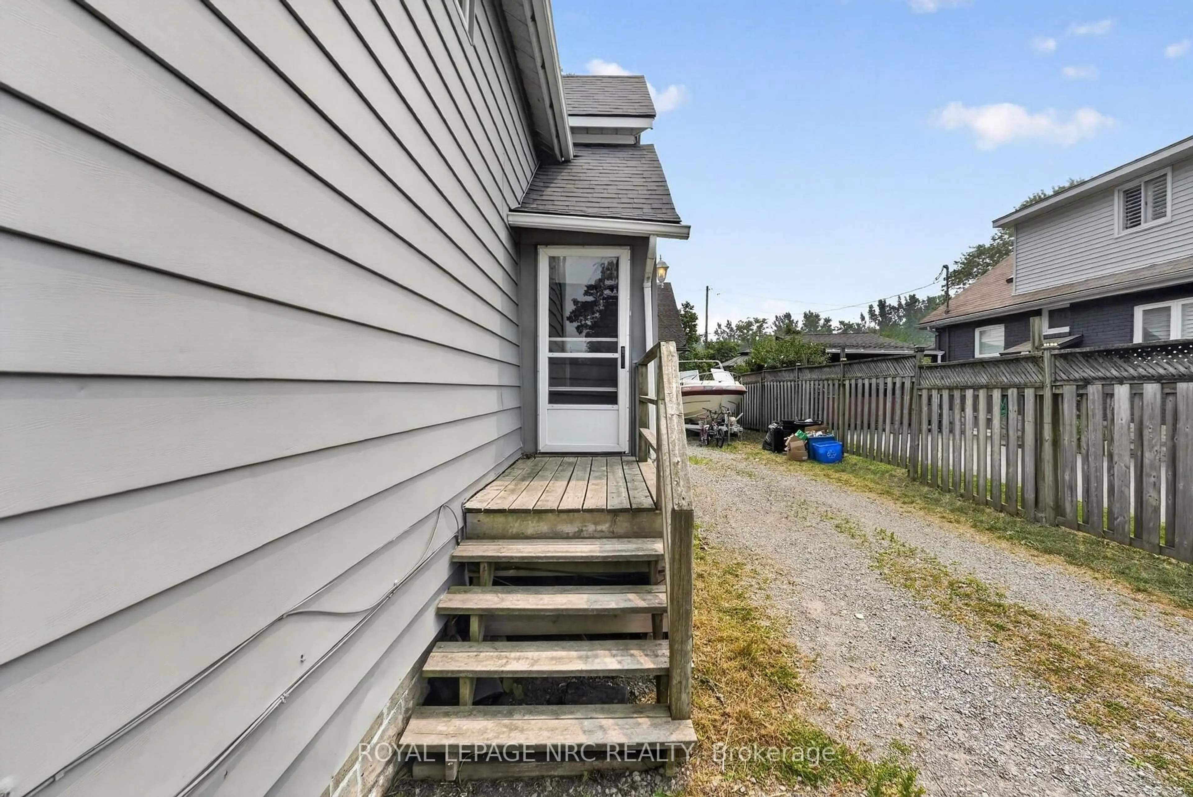 Unknown for 231-233 Jarvis St, Fort Erie Ontario L2A 2S7