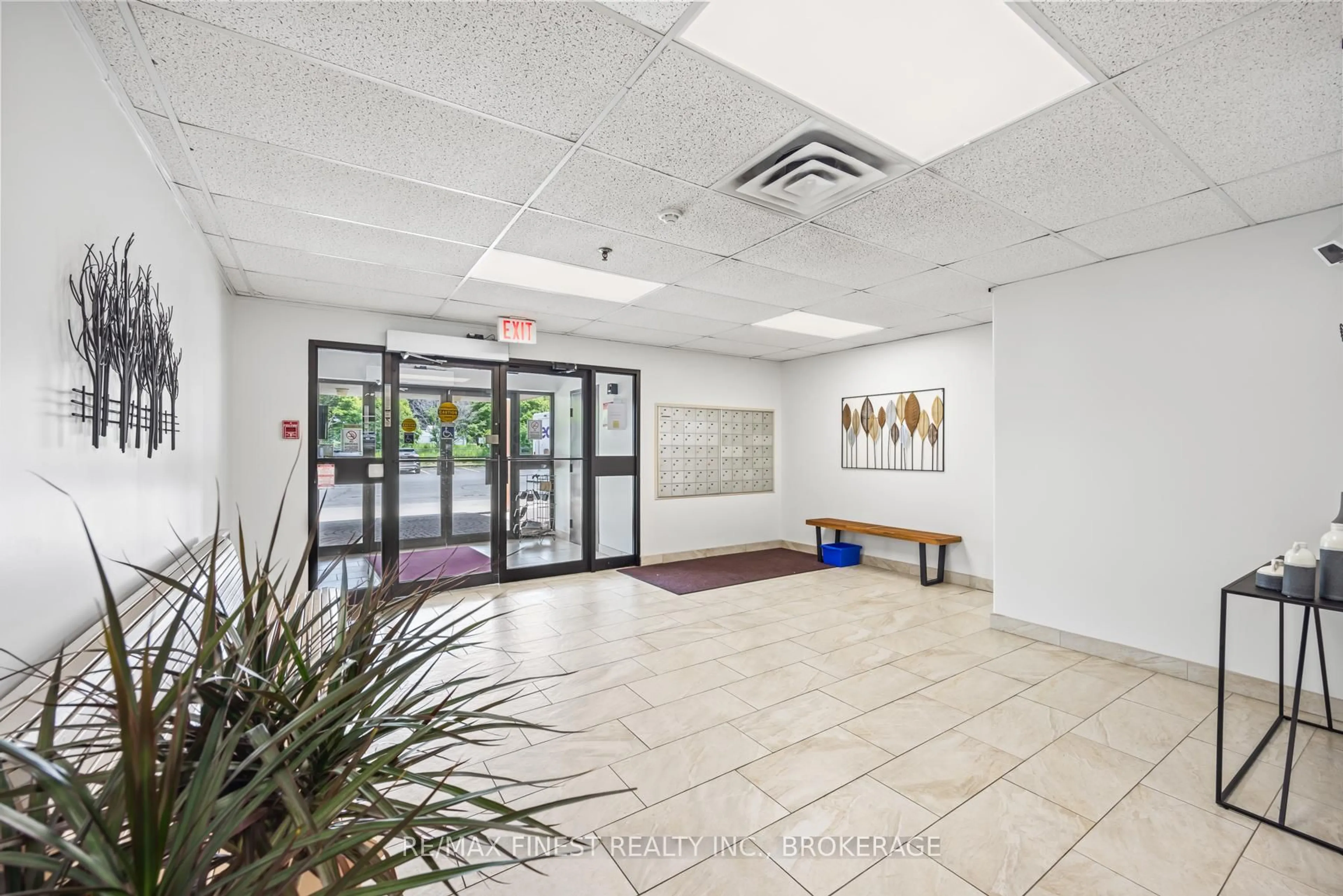 Indoor foyer for 745 Davis Dr #610, Kingston Ontario K7M 8J4