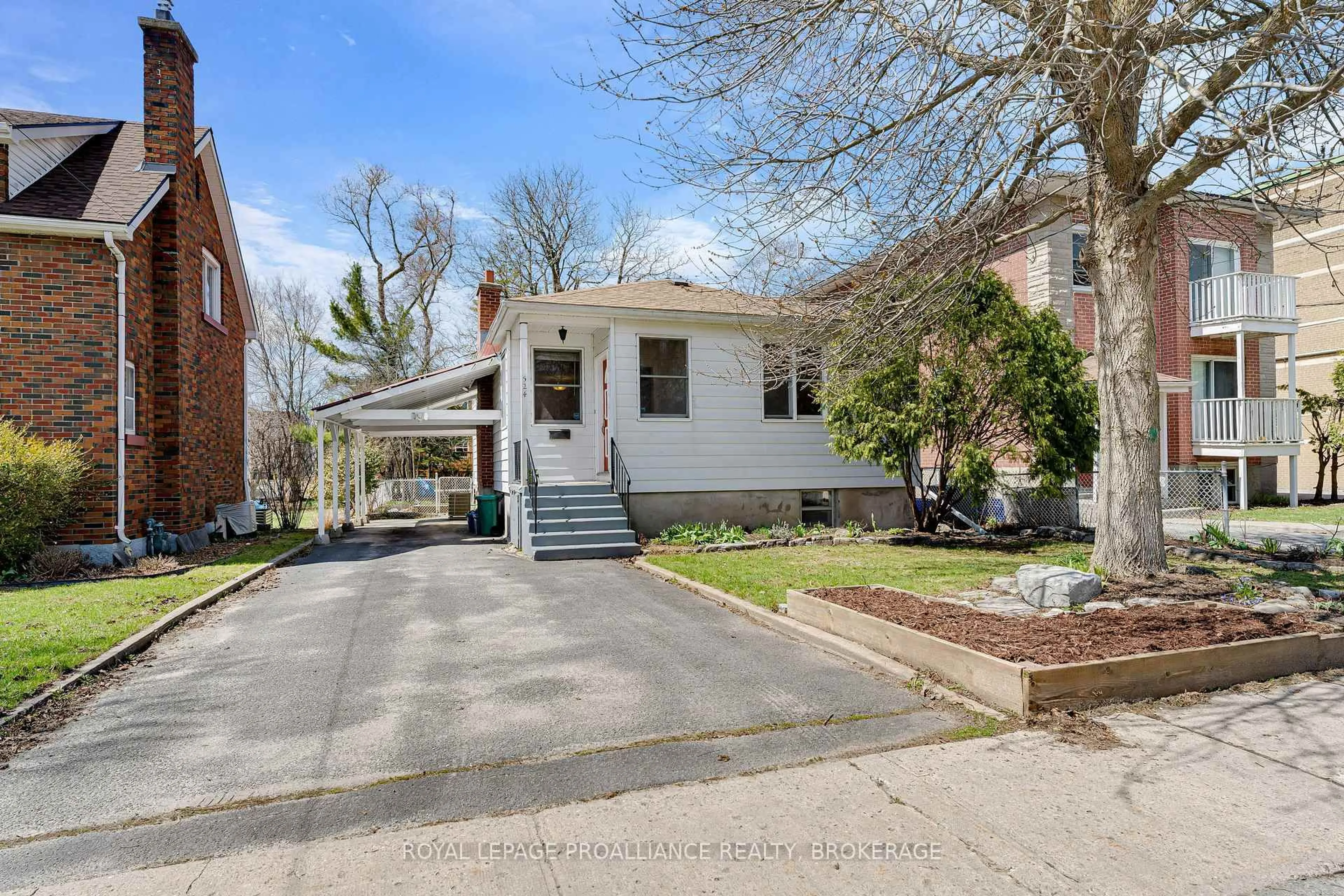 Unknown for 524 College St, Kingston Ontario K7L 4M9