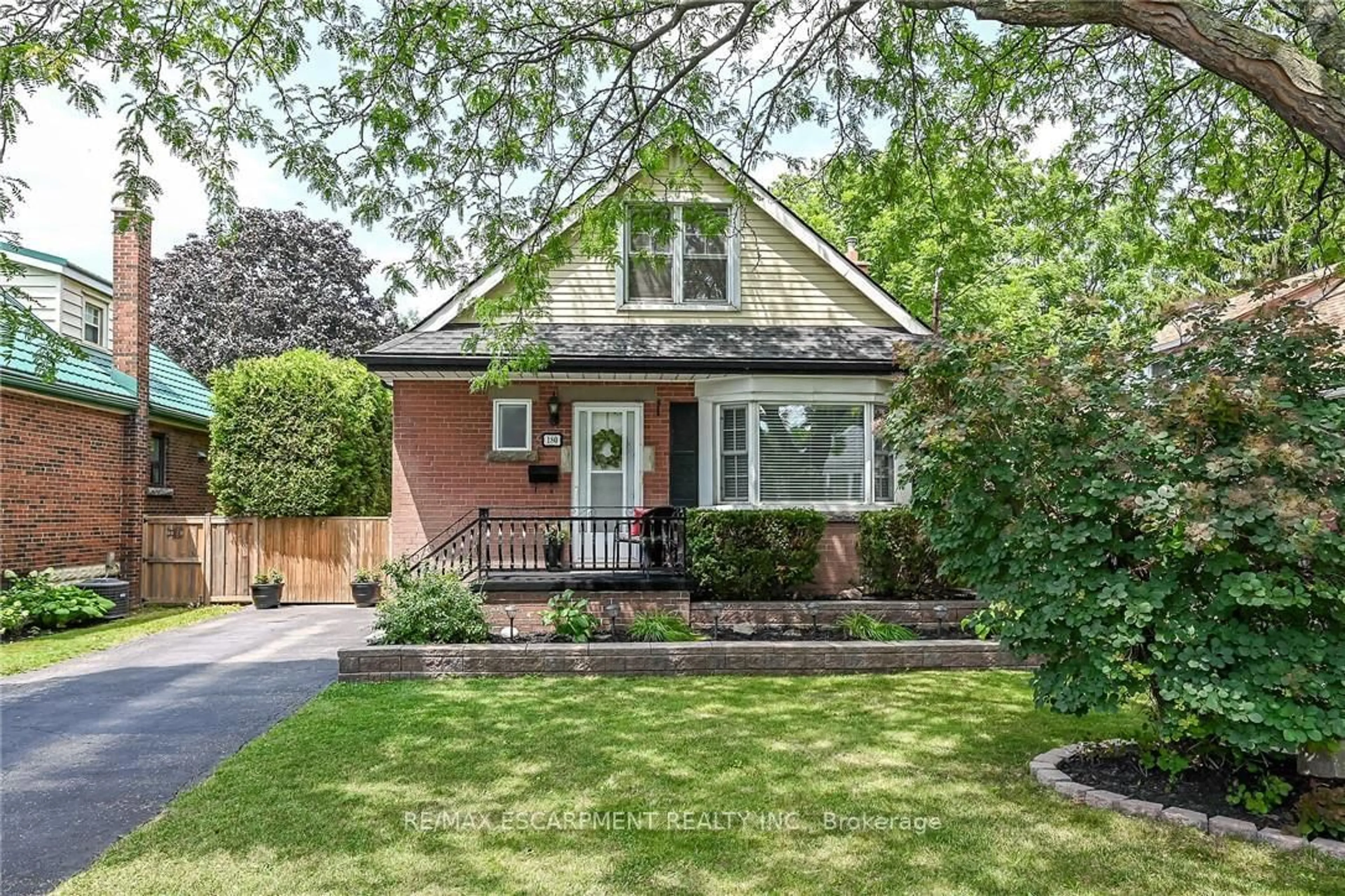 Home with brick exterior material, street for 180 East 25th St, Hamilton Ontario L8V 3A5
