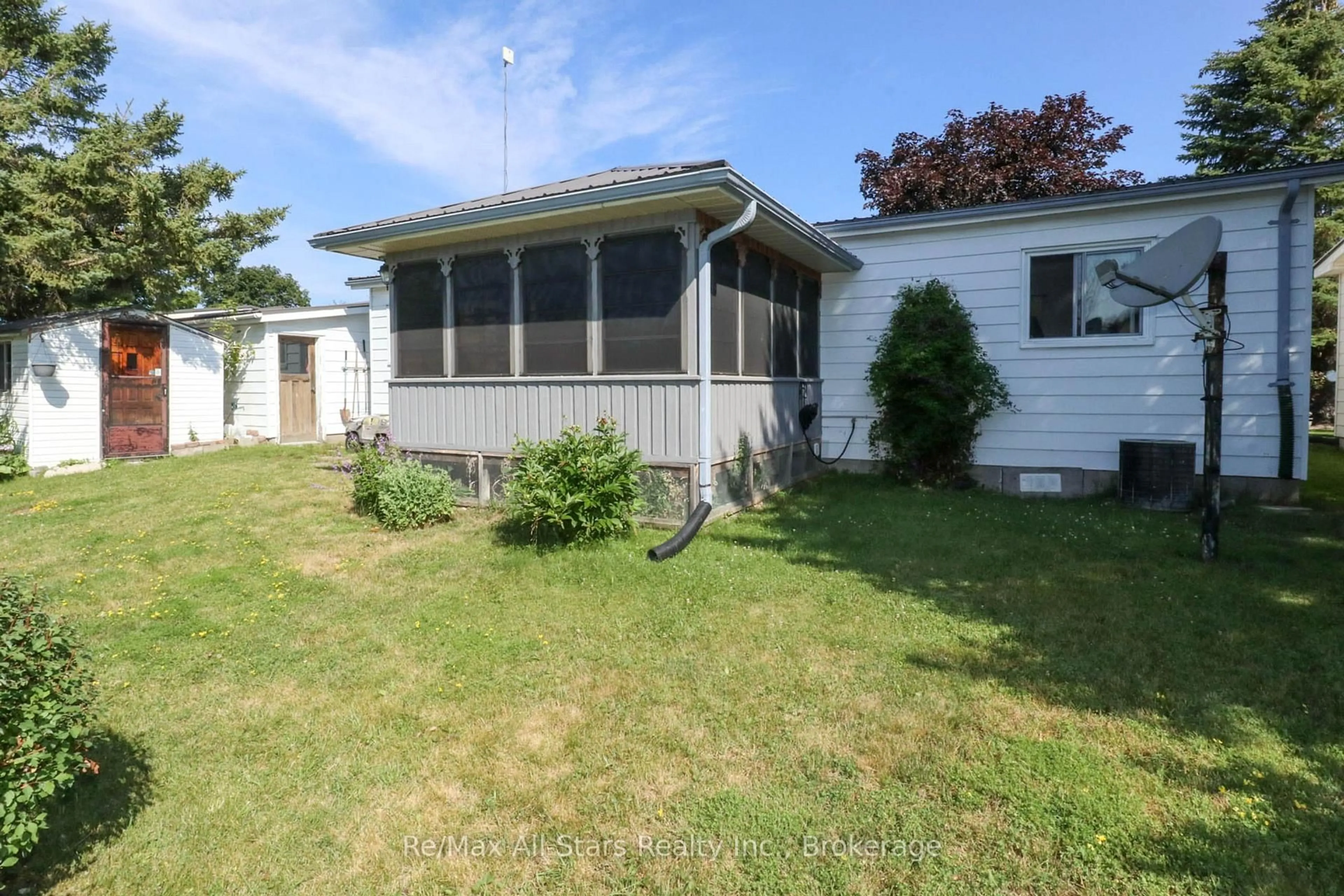 Home with vinyl exterior material, street for 7 Cedar St, Kawartha Lakes Ontario K9V 4R1
