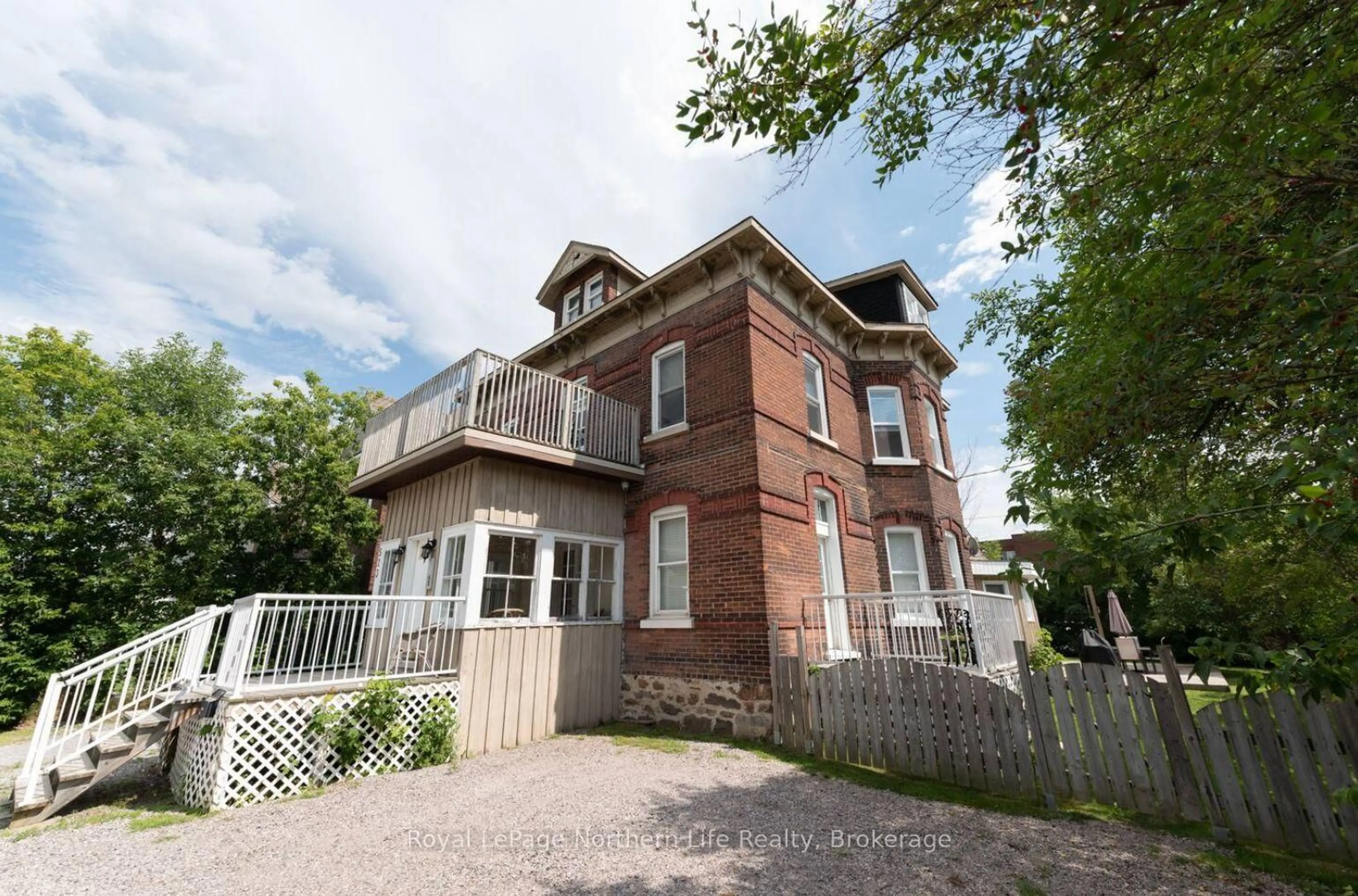 Home with brick exterior material, building for 523 SHERBROOKE St, North Bay Ontario P1B 2C4