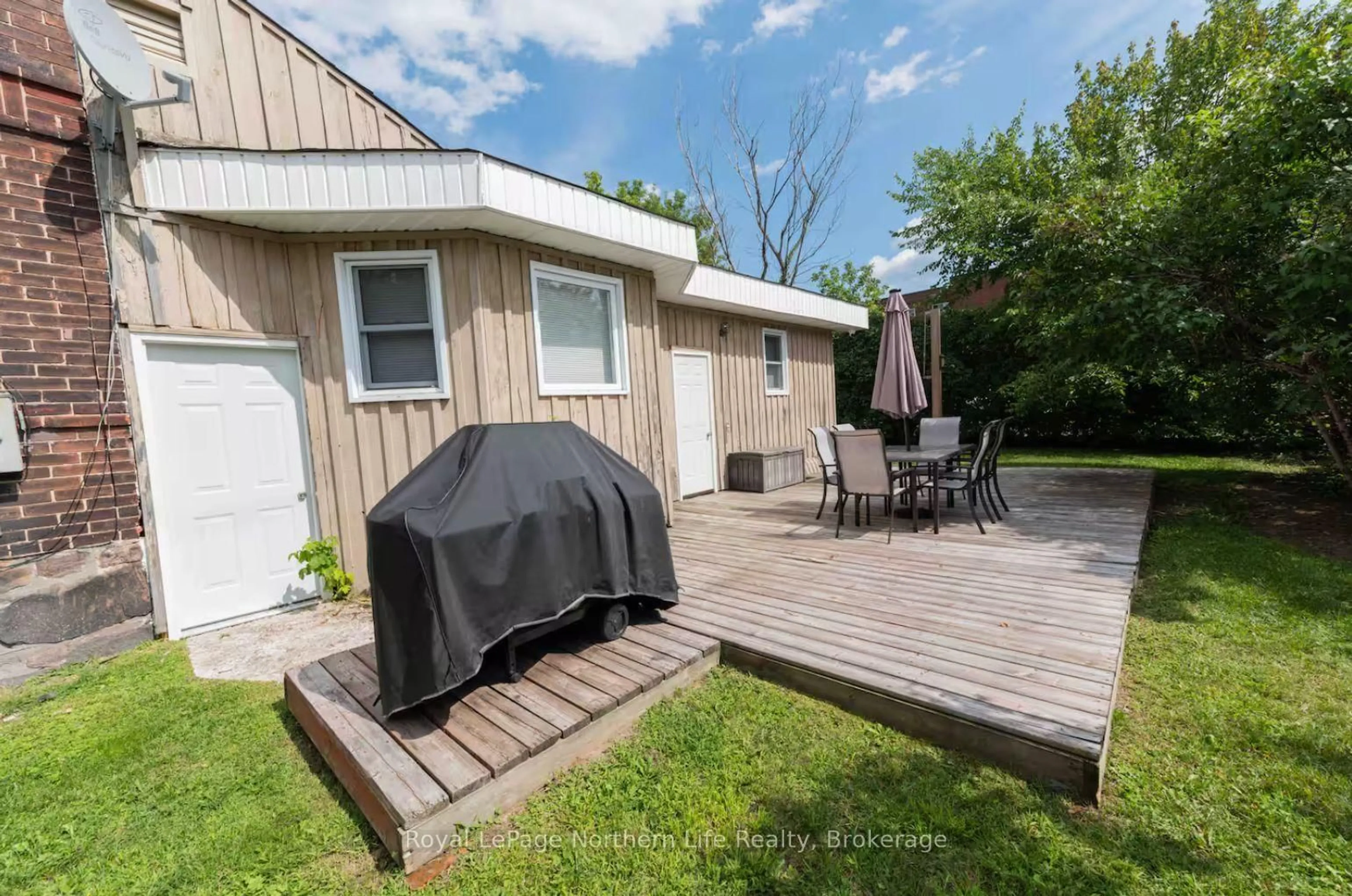 Patio, water/lake/river/ocean view for 523 SHERBROOKE St, North Bay Ontario P1B 2C4