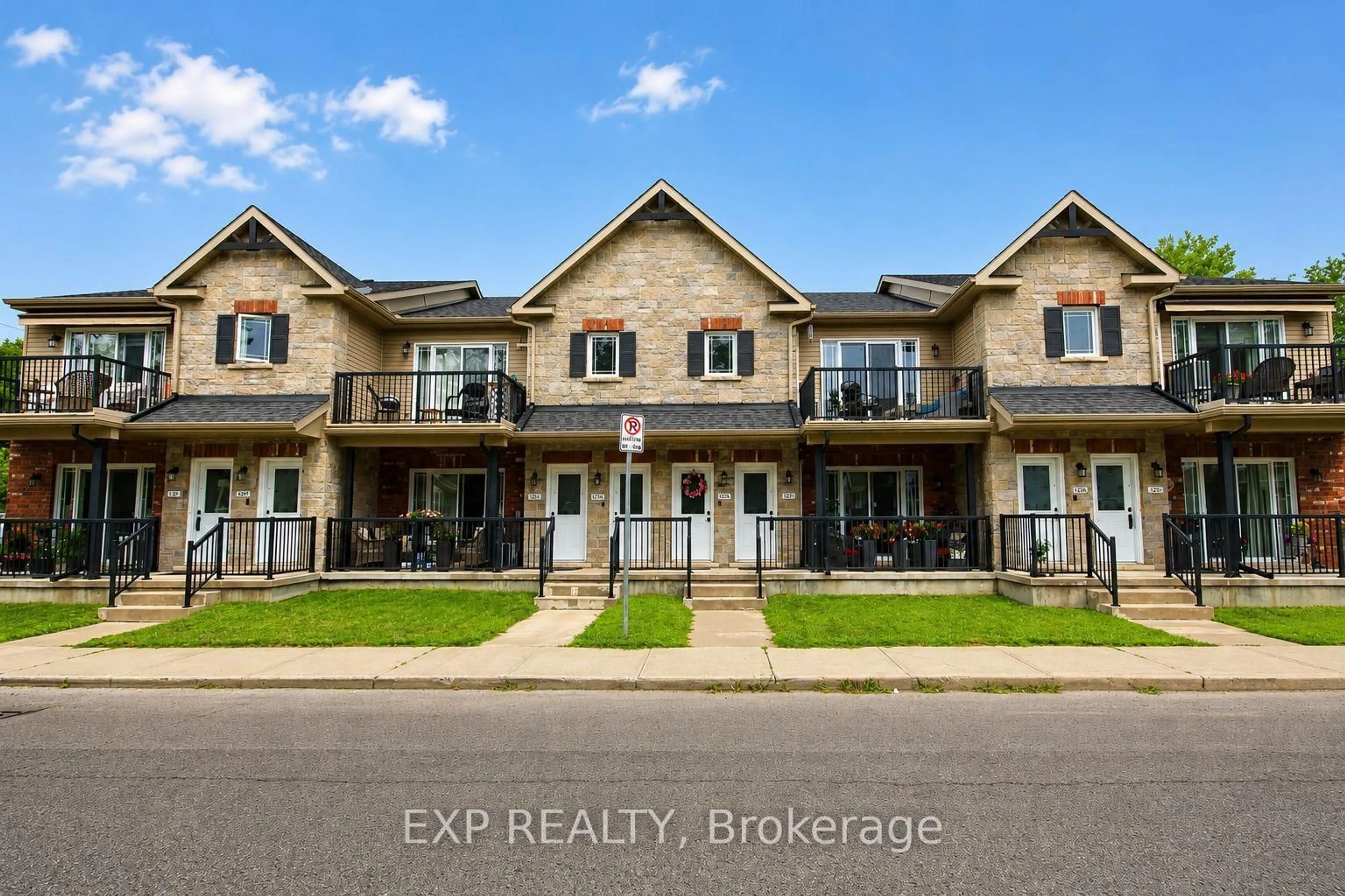 A pic from outside/outdoor area/front of a property/back of a property/a pic from drone, unknown for 127 Third St #2, Cornwall Ontario K6J 2N9