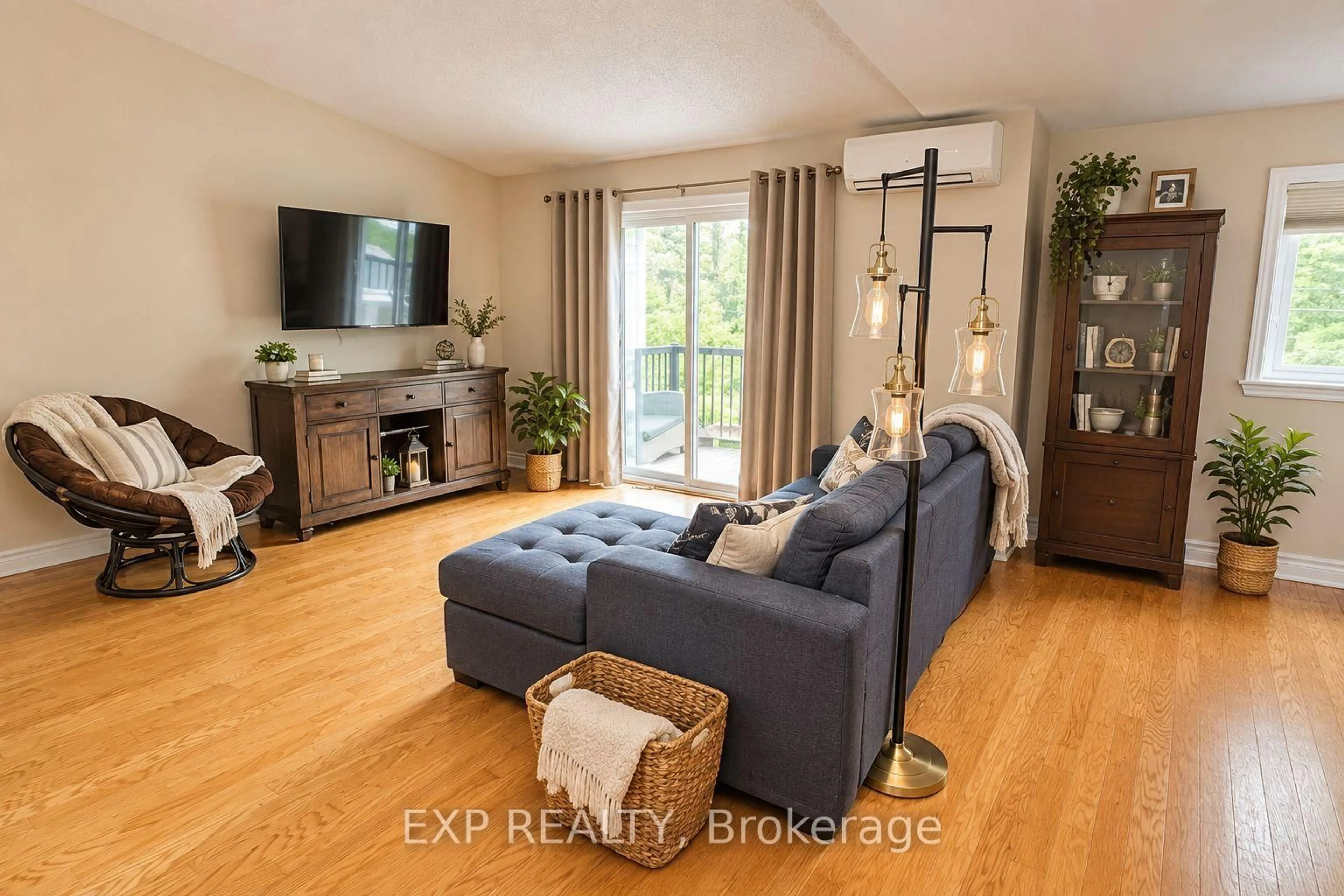 Living room with furniture, wood/laminate floor for 127 Third St #2, Cornwall Ontario K6J 2N9