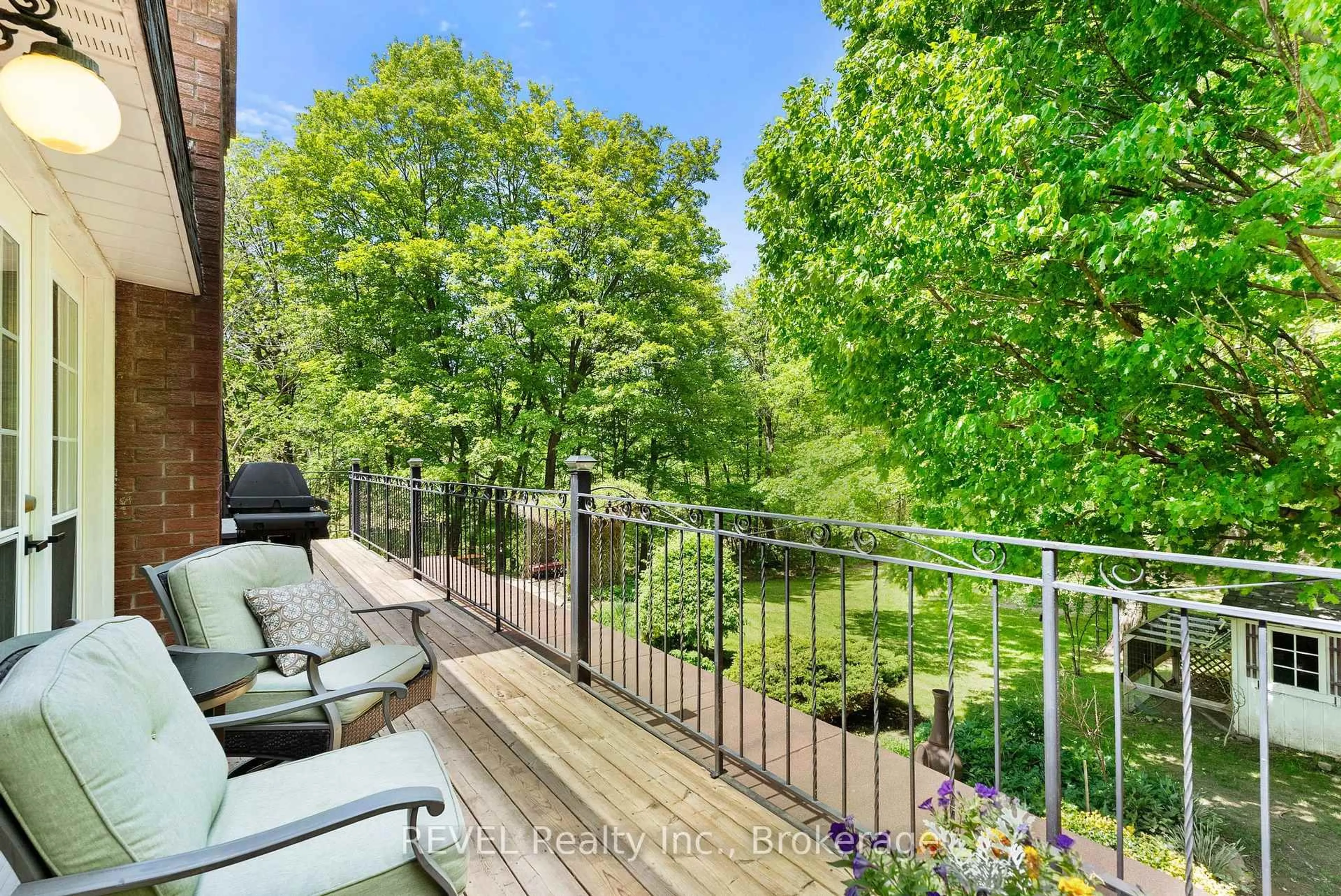 Patio, forest/trees view for 196 Warner Rd, Niagara-on-the-Lake Ontario L0S 1J0